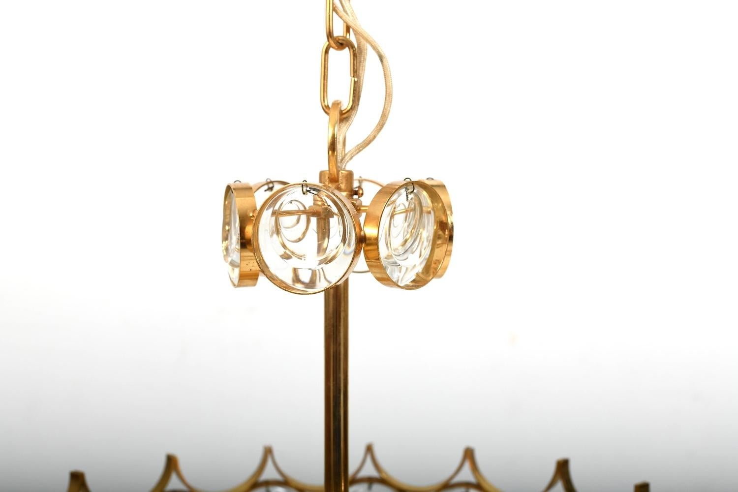 Fine XX secolo Lampadario in ottone dorato e cristallo di Palwa anni '70 in vendita