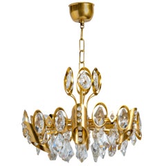 Lustre Hollywood Regency en cristal orné de pierres précieuses et doré par Palwa