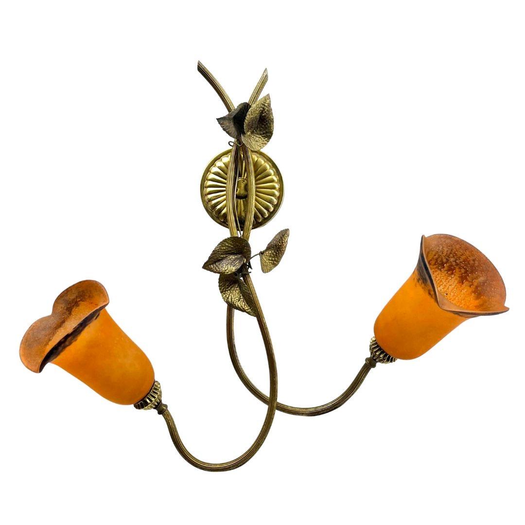 Gilded Brass and Floral Leafs Wall light 2 lamp Shades Pate-de-verre

Large gilded brass and floral leaf's Wall light
The piece is in good condition with no repair or restoration.
Standard New fittings (E14 bulb). Suitable for 230 or 110 volts mains