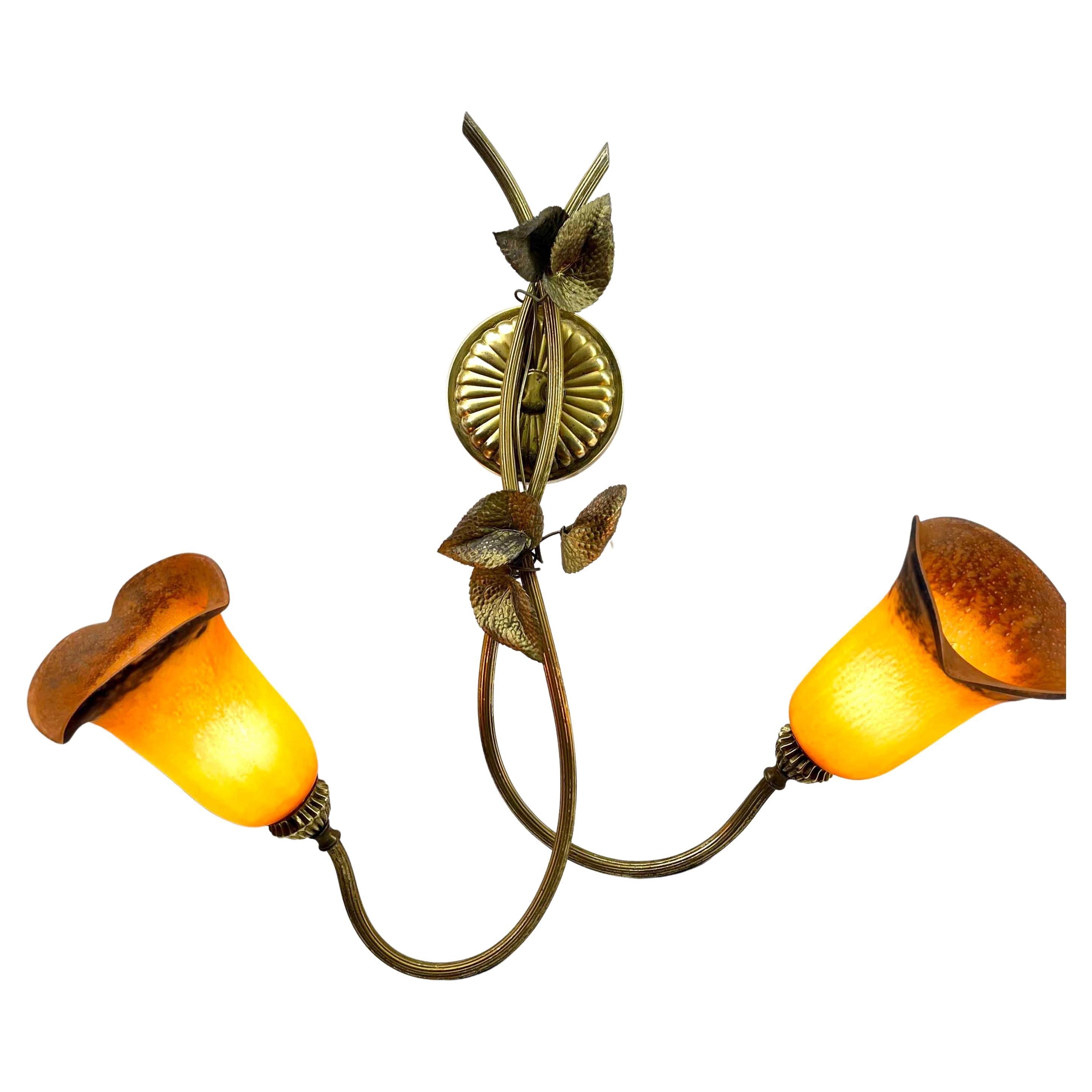 Gilded Brass and Floral Leafs Wall light 2 lamp Shades Pate-de-verre For Sale