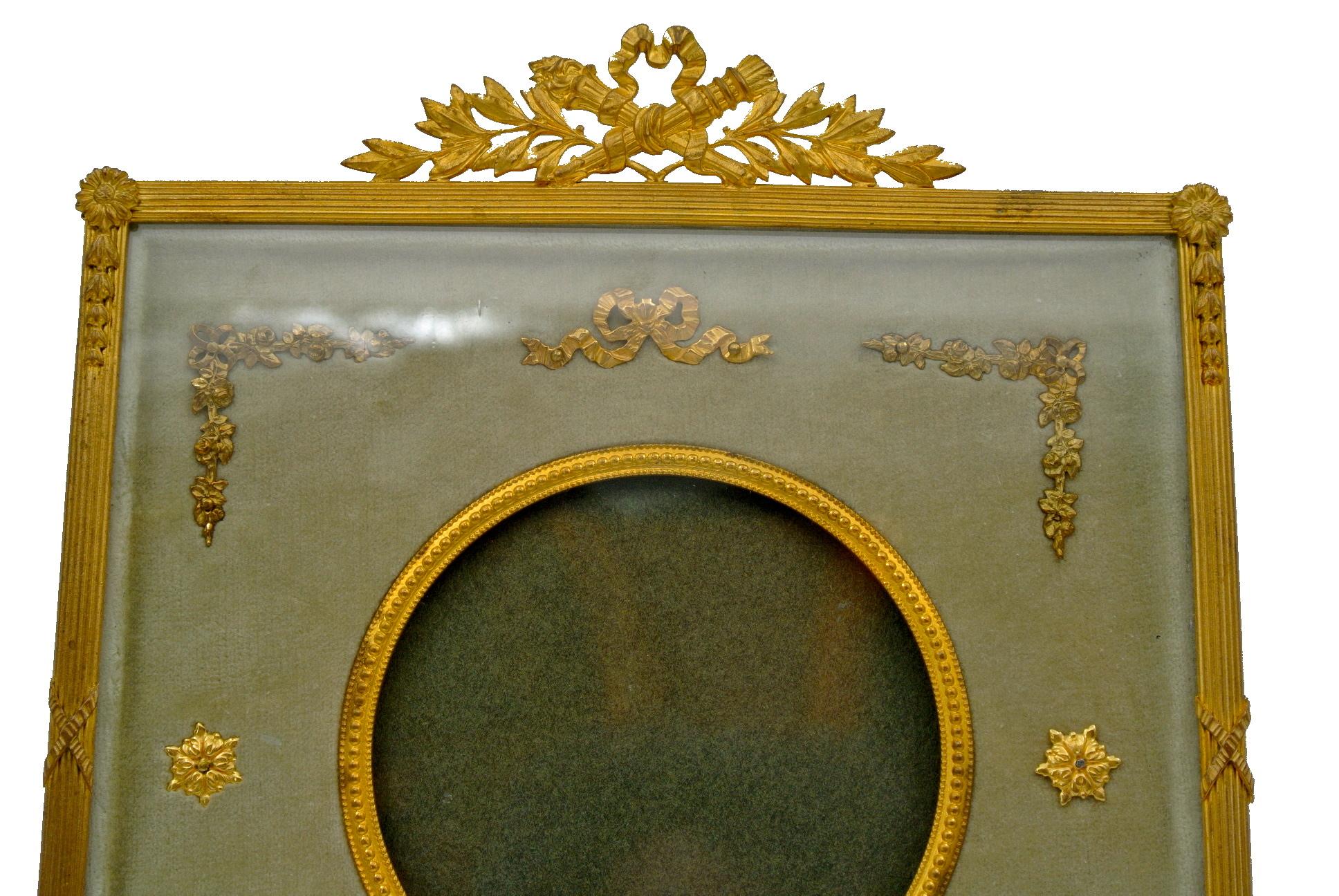 Gilded brass and water green velvet photo frame, Napoleon III period, 19th century
Measures: H 23 cm, W 20 cm, D 2 cm.