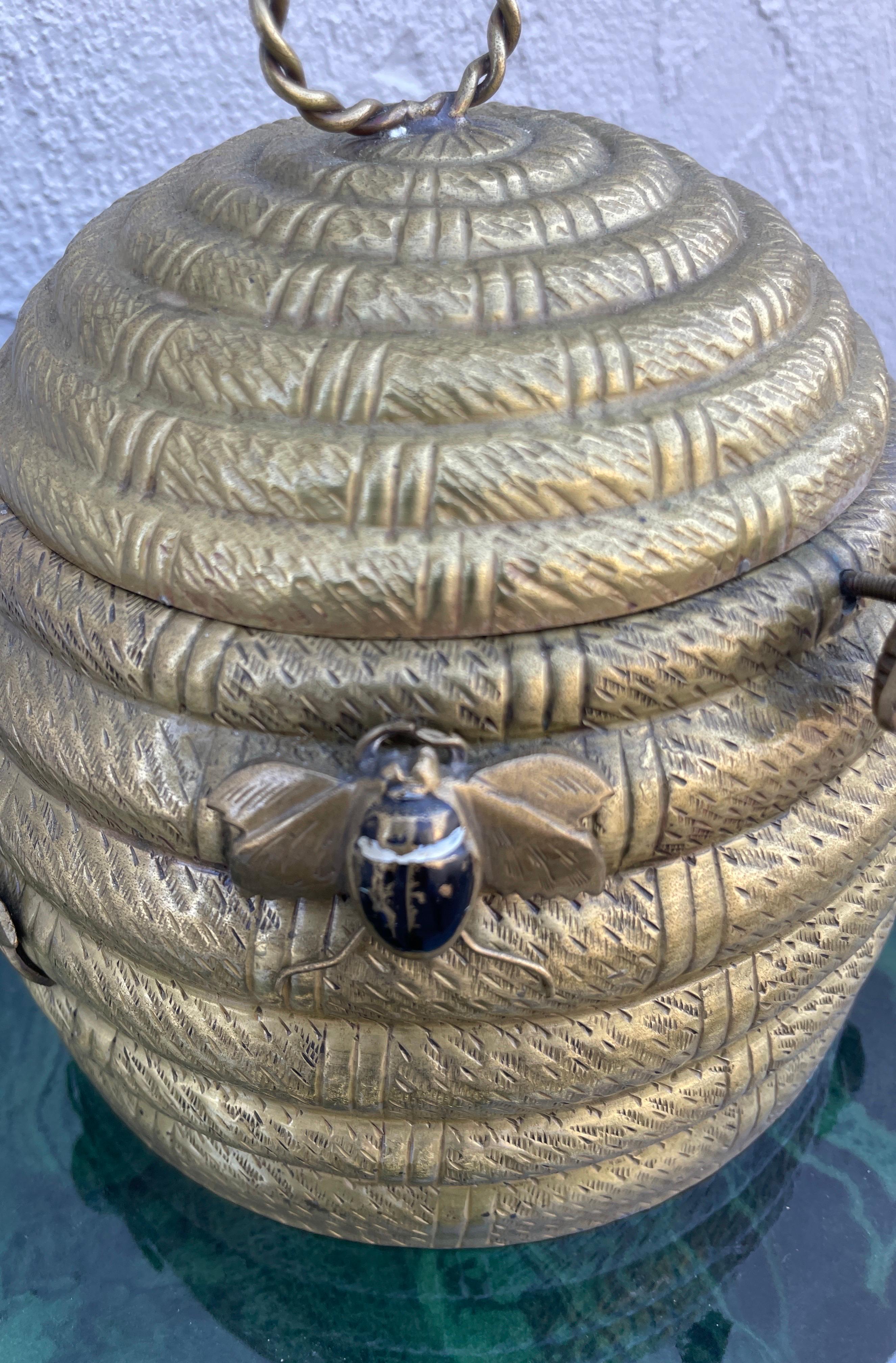 Gilded Brass Beehive Box In Good Condition For Sale In West Palm Beach, FL
