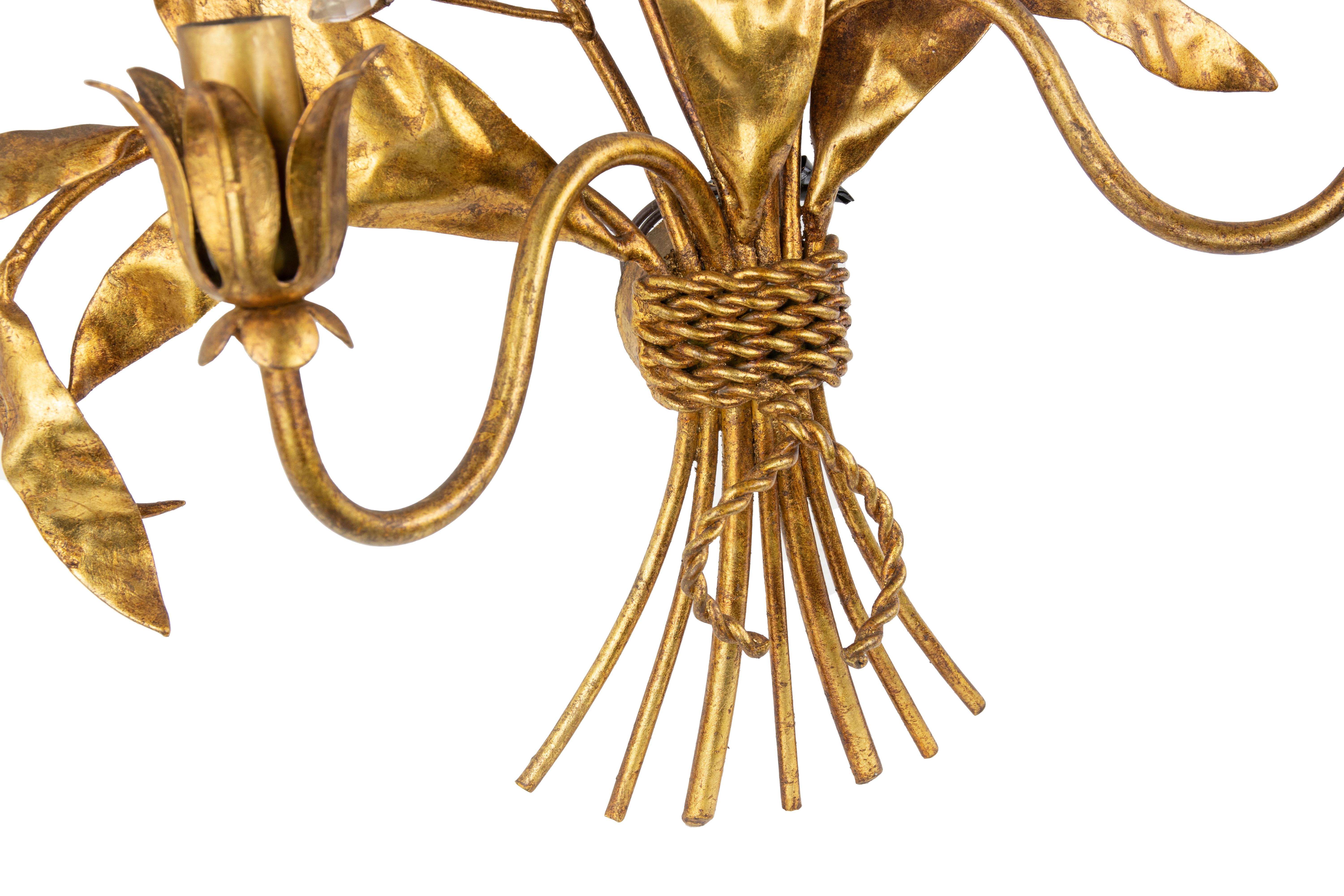 Applique en laiton doré dans le style de Hans Kogl, fin du 20e siècle.

2 lampes, très bon état.