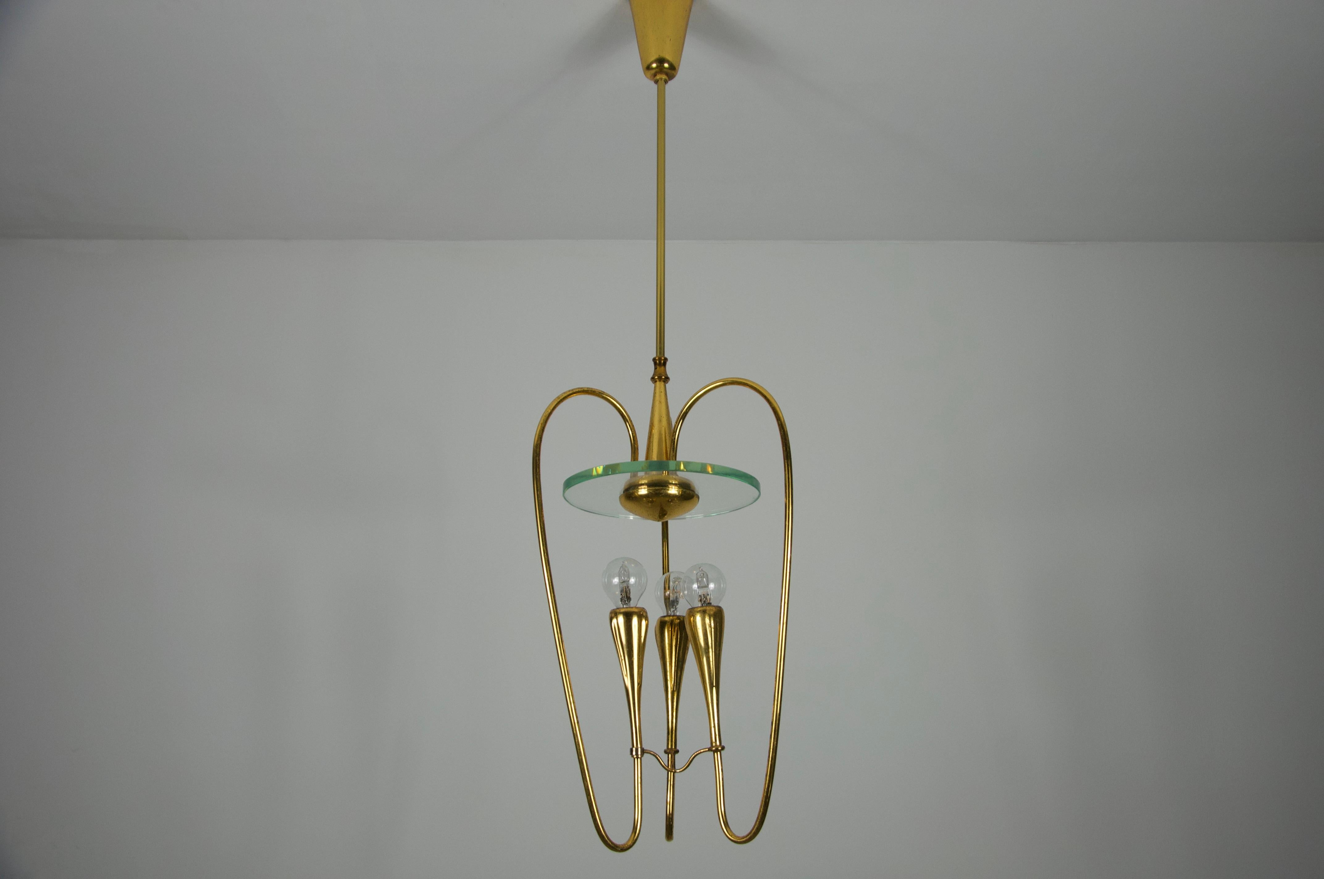 Lámpara de latón dorado de Pietro Chiesa para Fontana Arte, años 50, Italia en Bueno estado para la venta en Hagenbach, DE