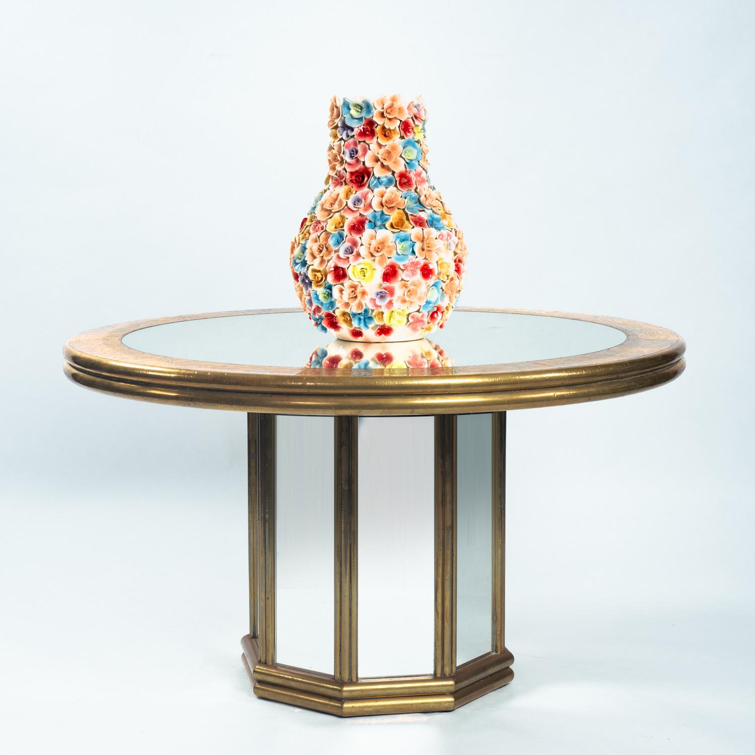 Pièce centrale de table ronde du milieu du siècle dernier en laiton doré et miroirs de Gony Nava, 1970 en vente 3