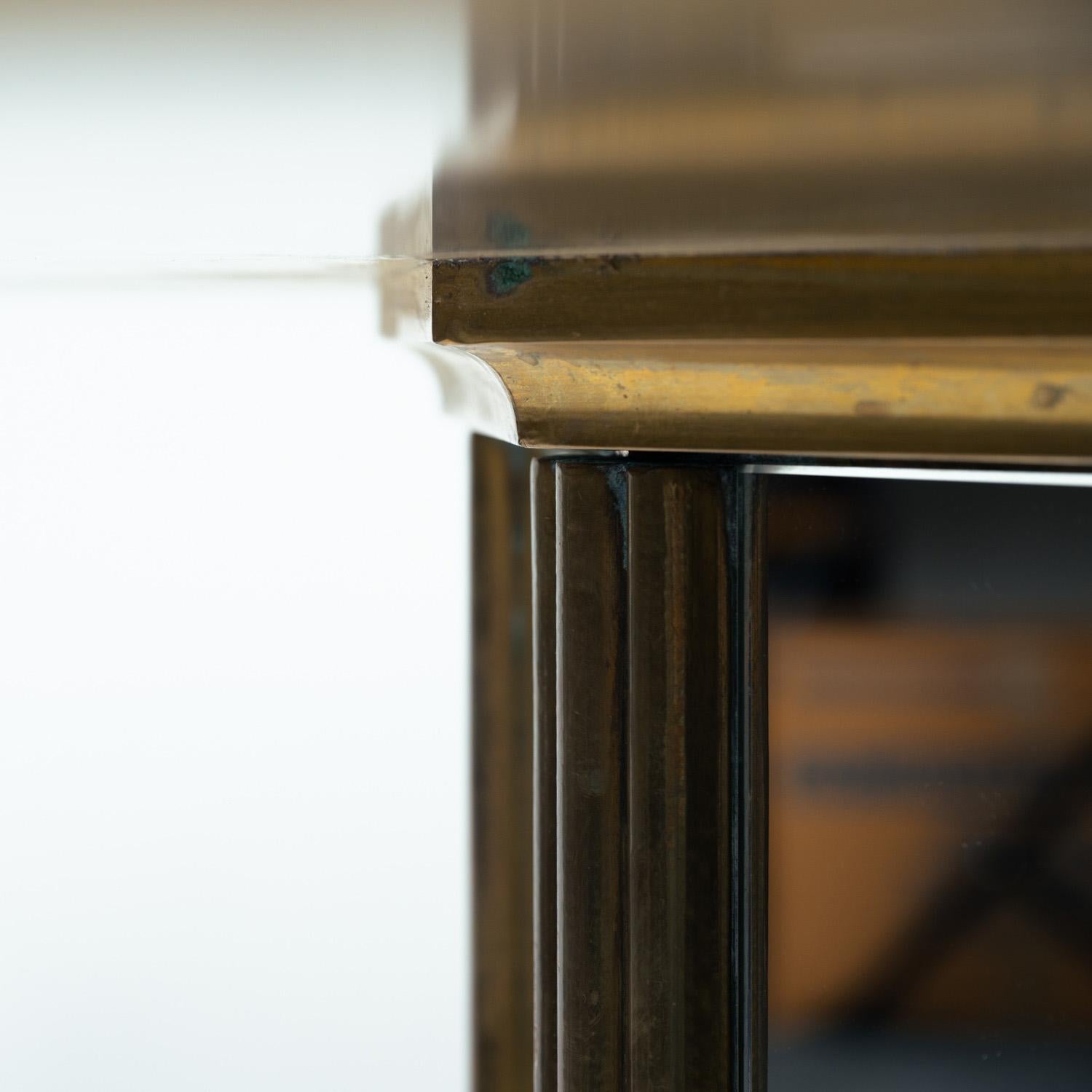 Pièce centrale de table ronde du milieu du siècle dernier en laiton doré et miroirs de Gony Nava, 1970 en vente 1