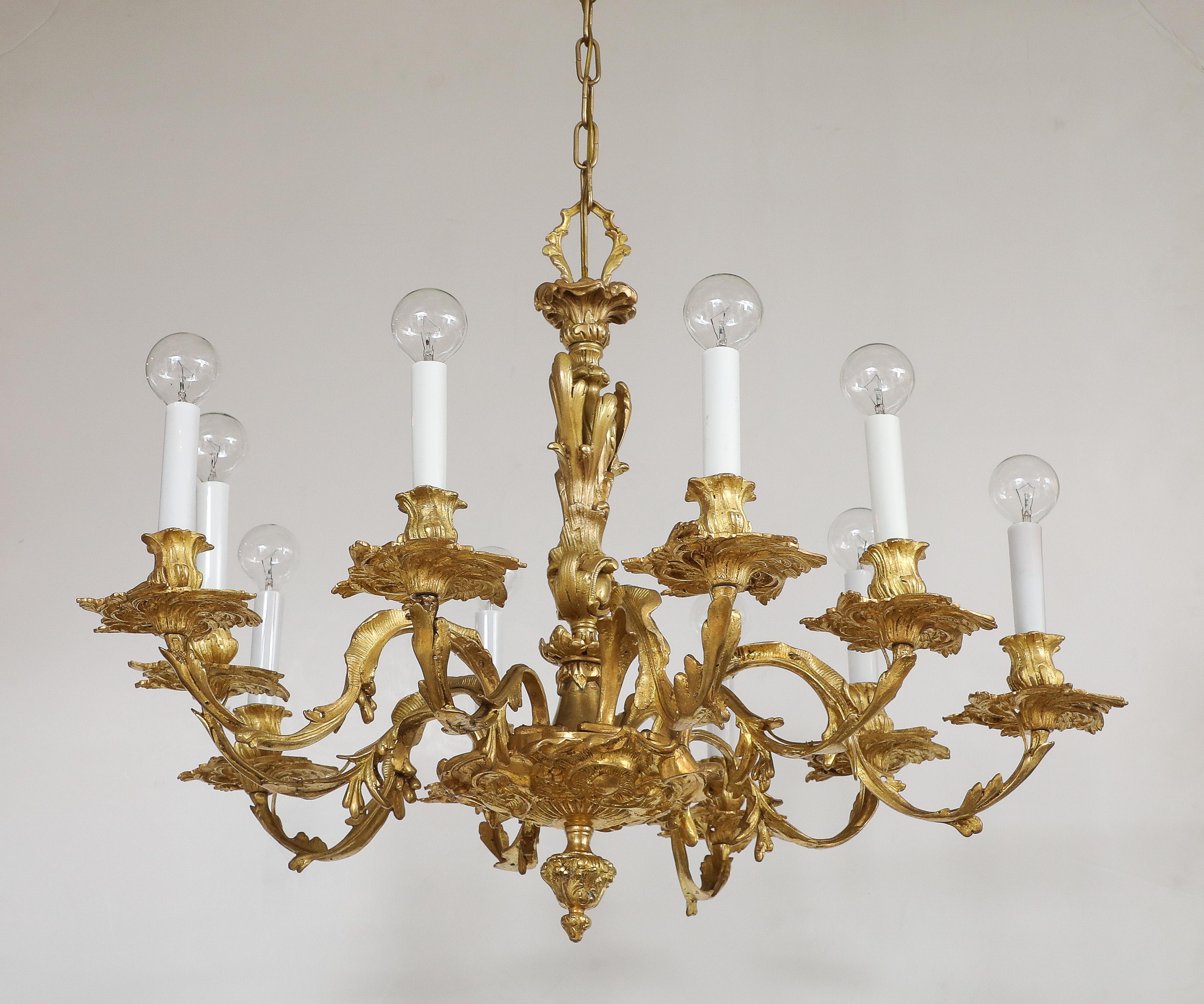 Lampadario in stile Reggenza a 10 bracci in bronzo dorato proveniente dalla Spagna in vendita 5