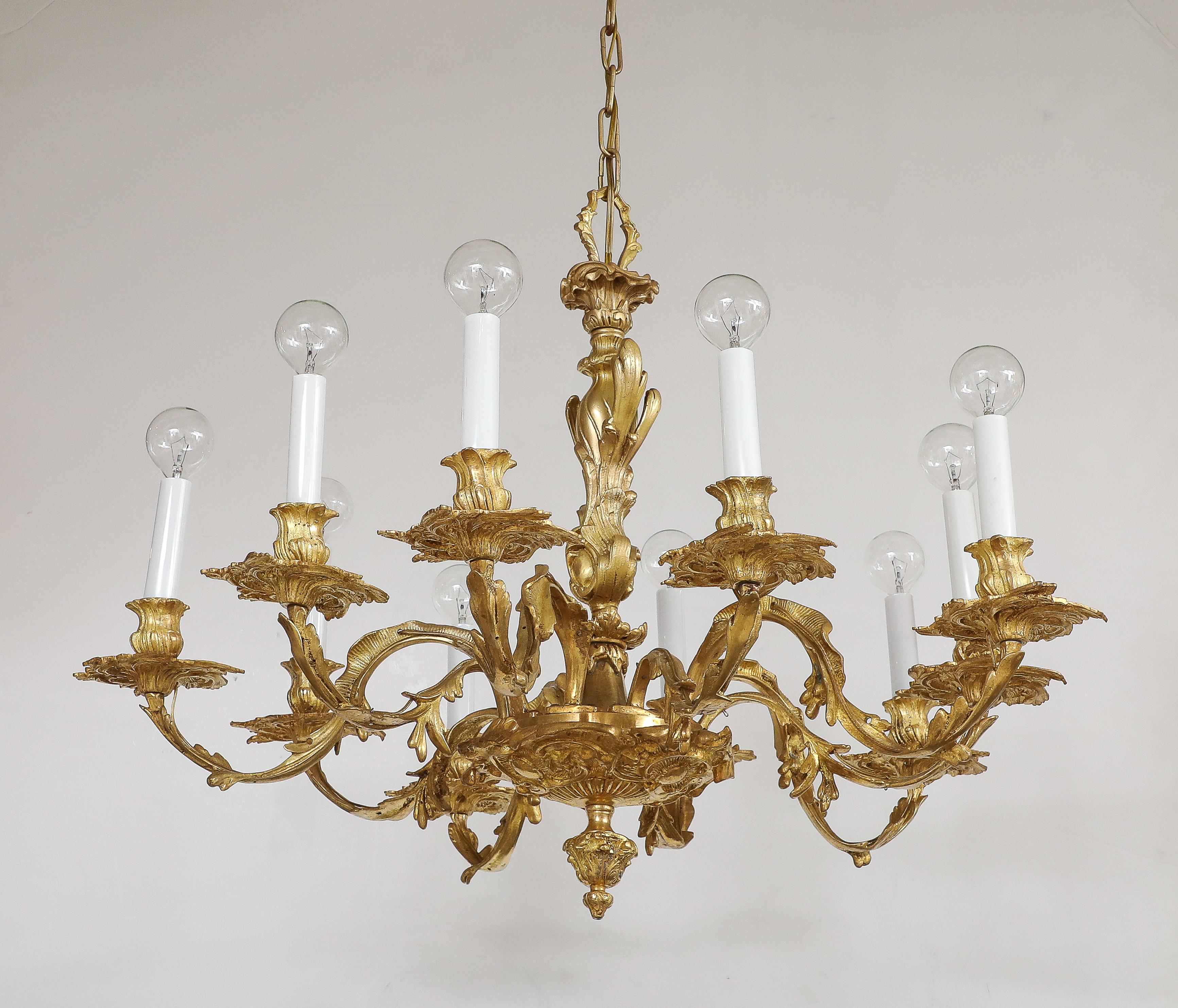 Lampadario in stile Reggenza a 10 bracci in bronzo dorato proveniente dalla Spagna in vendita 6