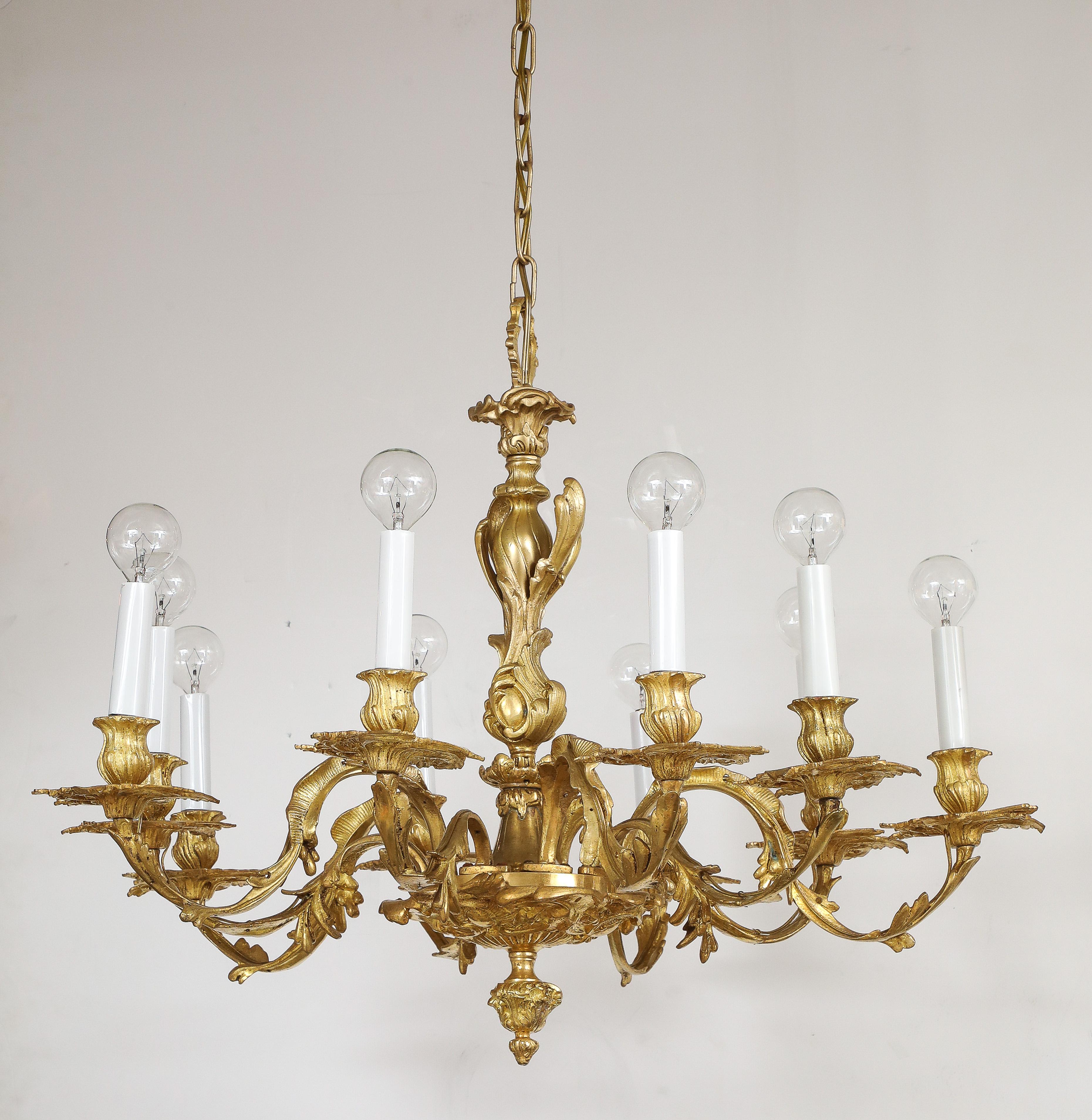 Lampadario in stile Reggenza a 10 bracci in bronzo dorato proveniente dalla Spagna in vendita 11