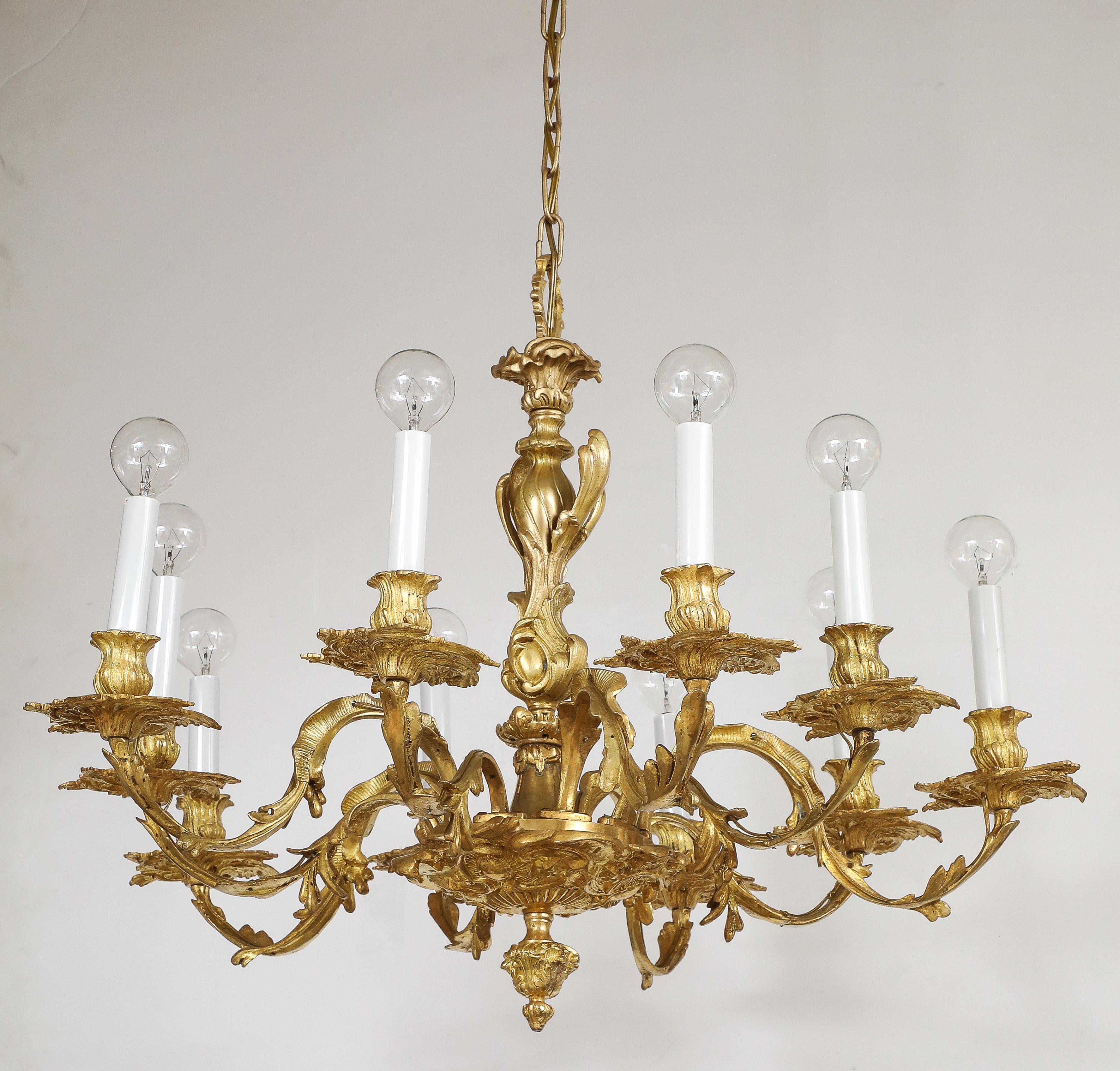 Lampadario in stile Reggenza a 10 bracci in bronzo dorato proveniente dalla Spagna in vendita 12