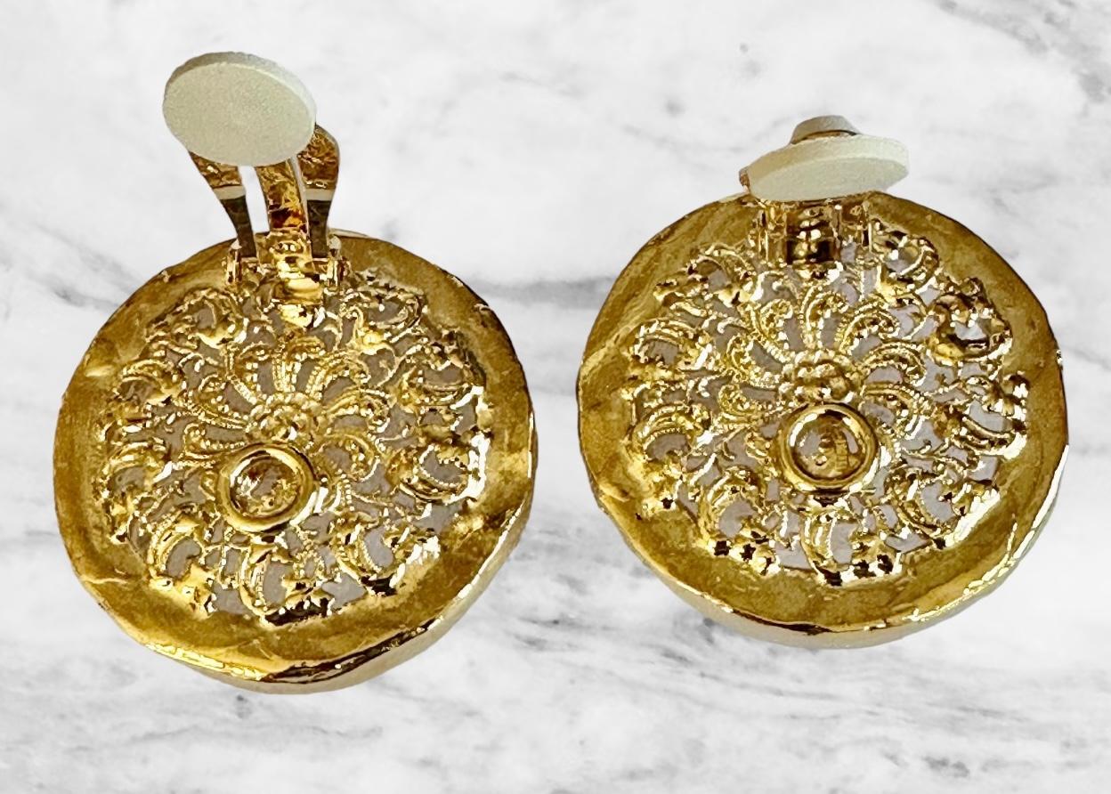 Boucles d'oreilles clips en bronze doré et cristal de roche Neuf - En vente à Virginia Beach, VA