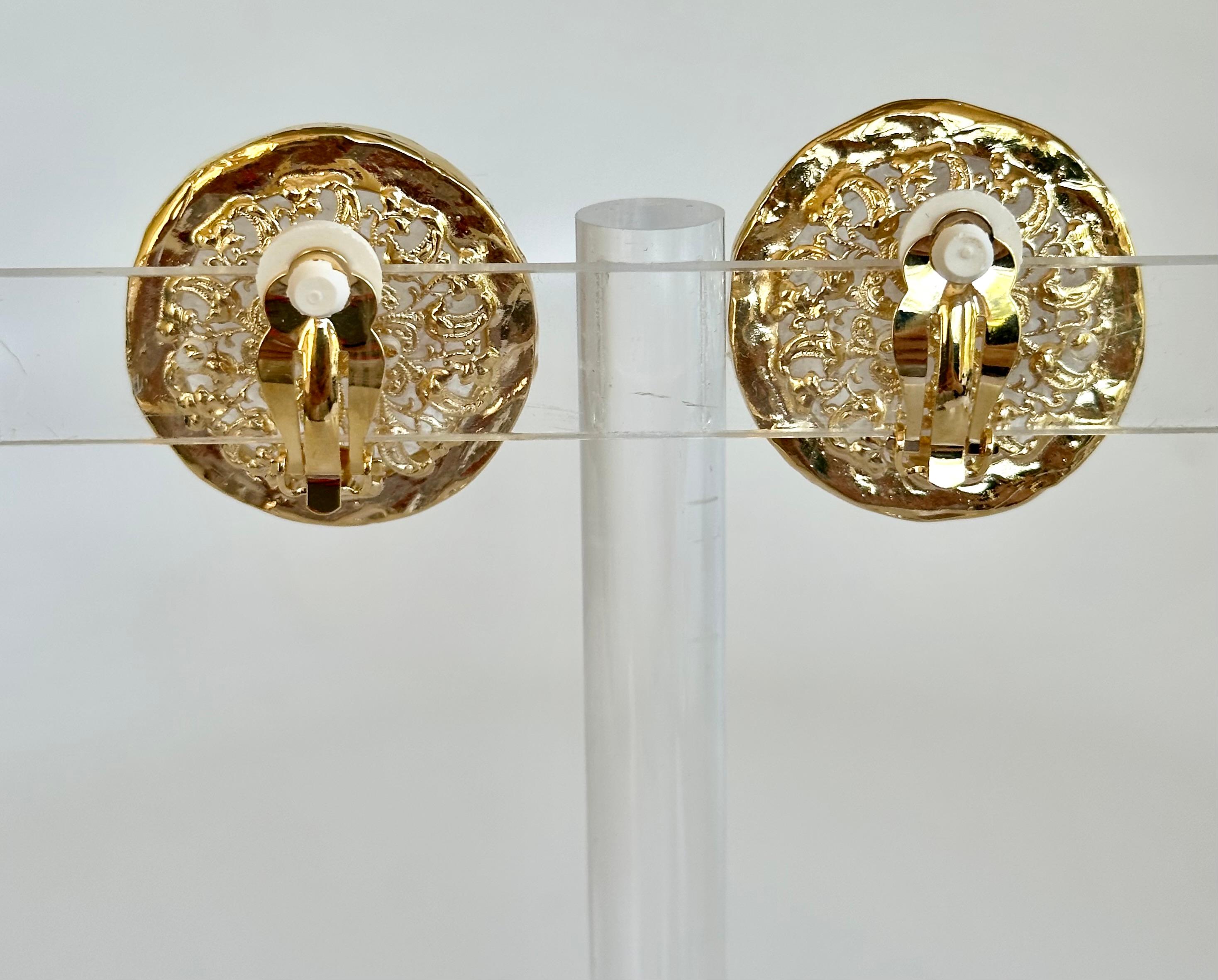 Boucles d'oreilles clips en bronze doré et cristal de roche en vente 1