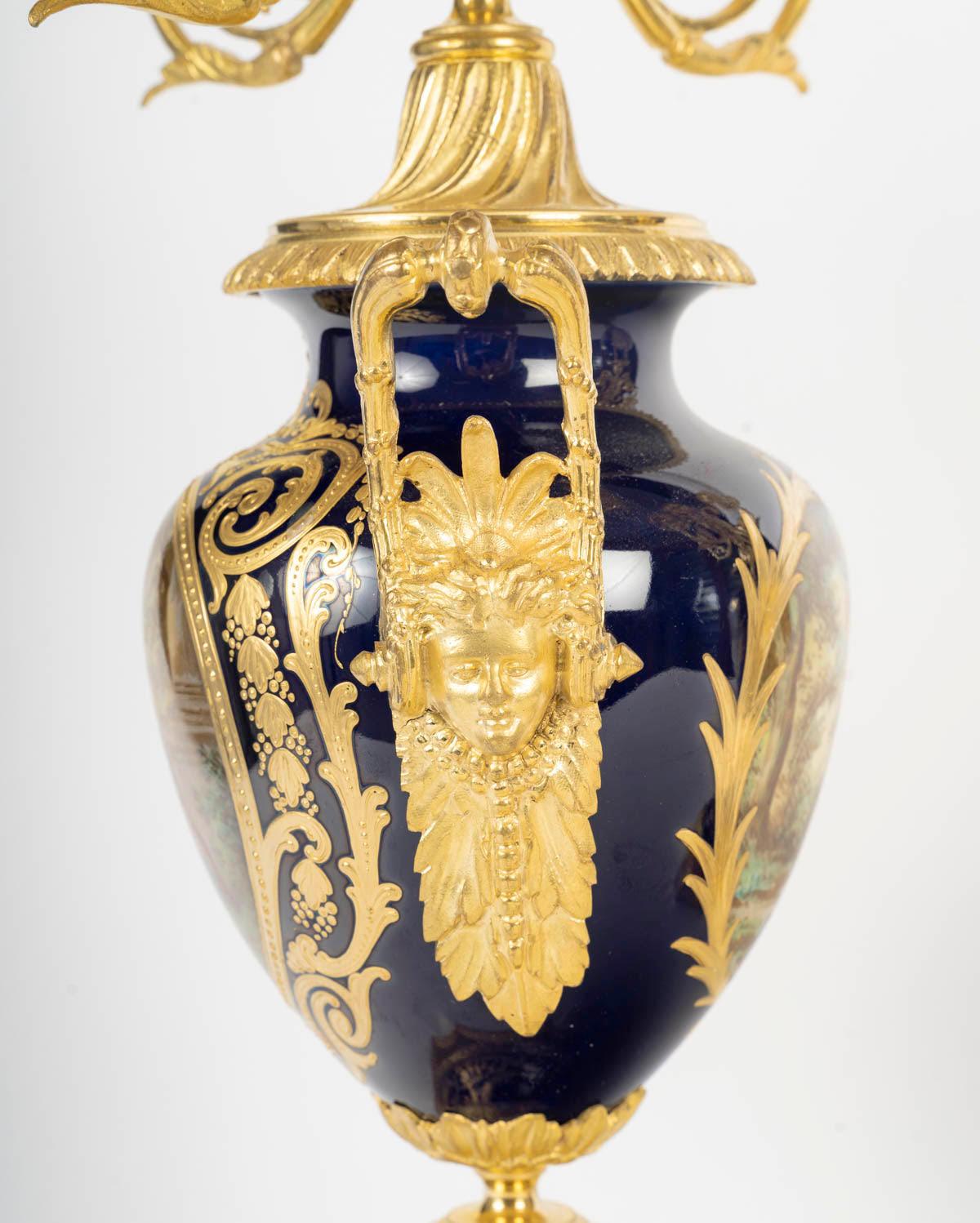 Juego de repisa de bronce dorado y porcelana de Sèvres, Siglo XIX, Época de Napoleón III en venta 3