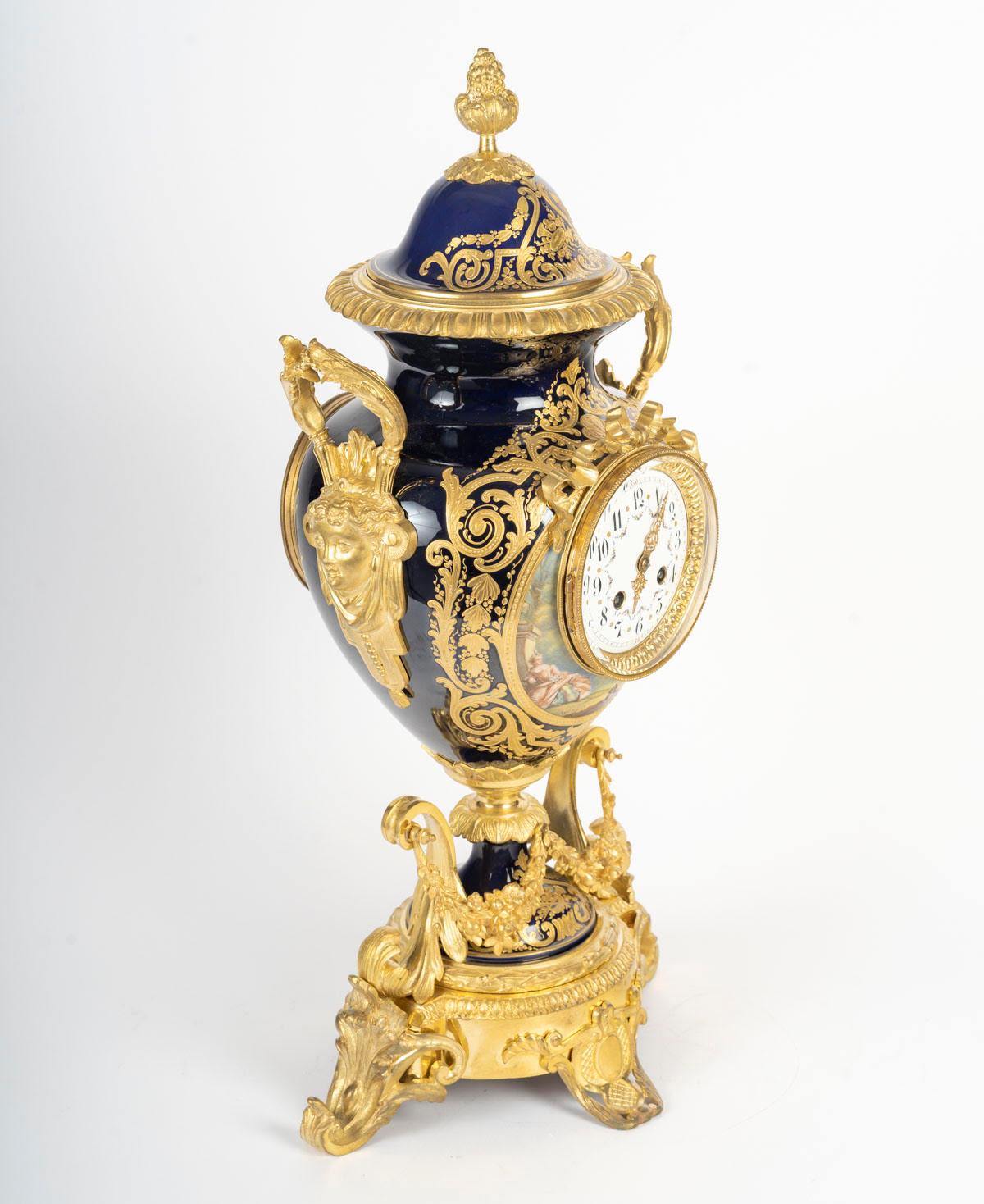 Juego de repisa de bronce dorado y porcelana de Sèvres, Siglo XIX, Época de Napoleón III en venta 4