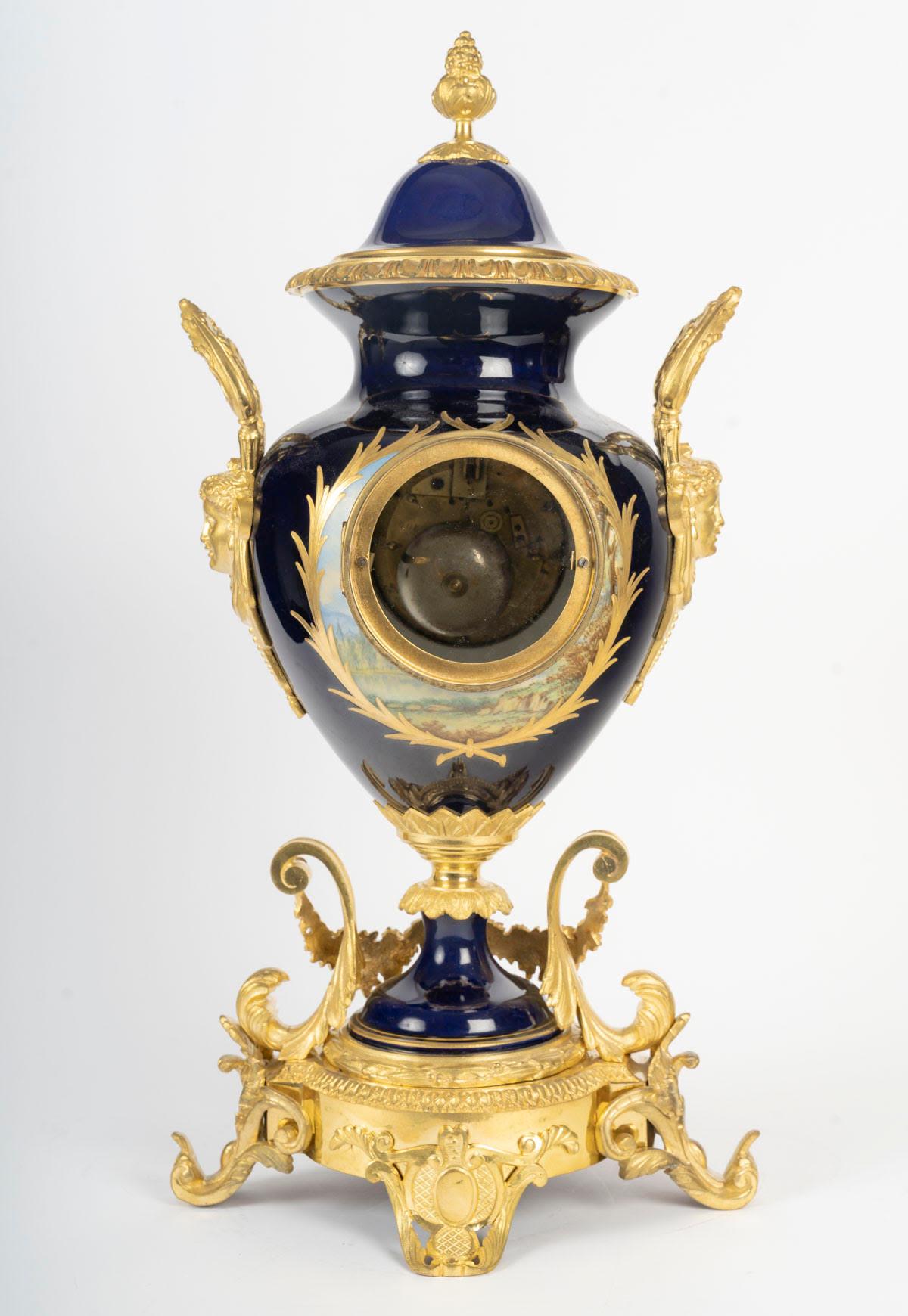 Juego de repisa de bronce dorado y porcelana de Sèvres, Siglo XIX, Época de Napoleón III en venta 6