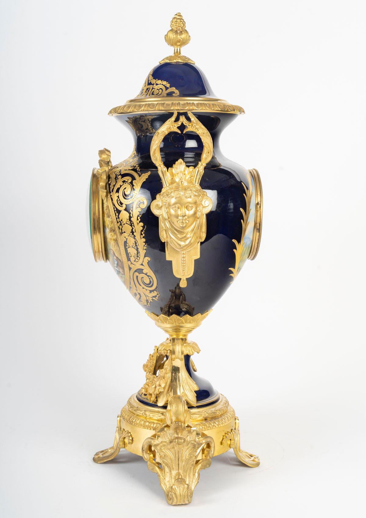 Juego de repisa de bronce dorado y porcelana de Sèvres, Siglo XIX, Época de Napoleón III en venta 7