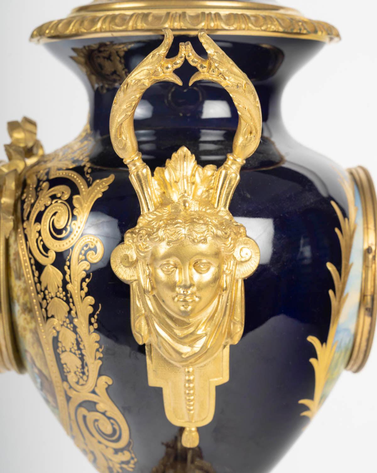 Juego de repisa de bronce dorado y porcelana de Sèvres, Siglo XIX, Época de Napoleón III en venta 8