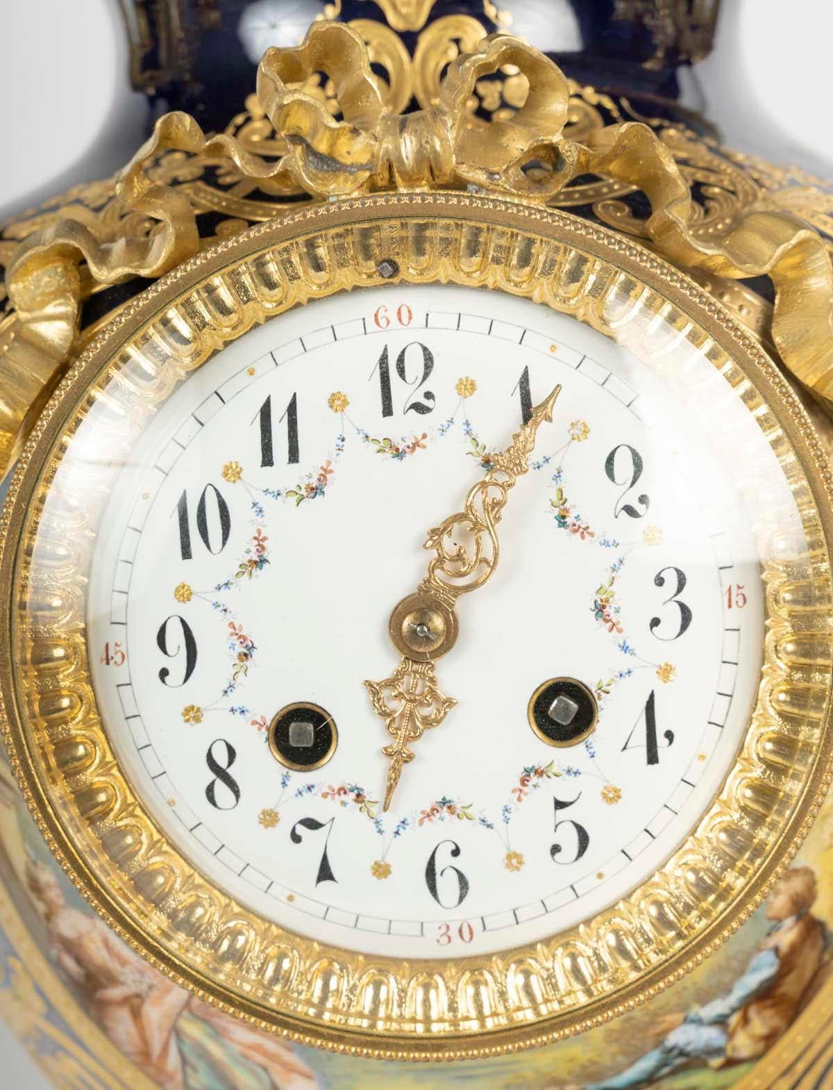 Juego de repisa de bronce dorado y porcelana de Sèvres, Siglo XIX, Época de Napoleón III siglo XIX en venta