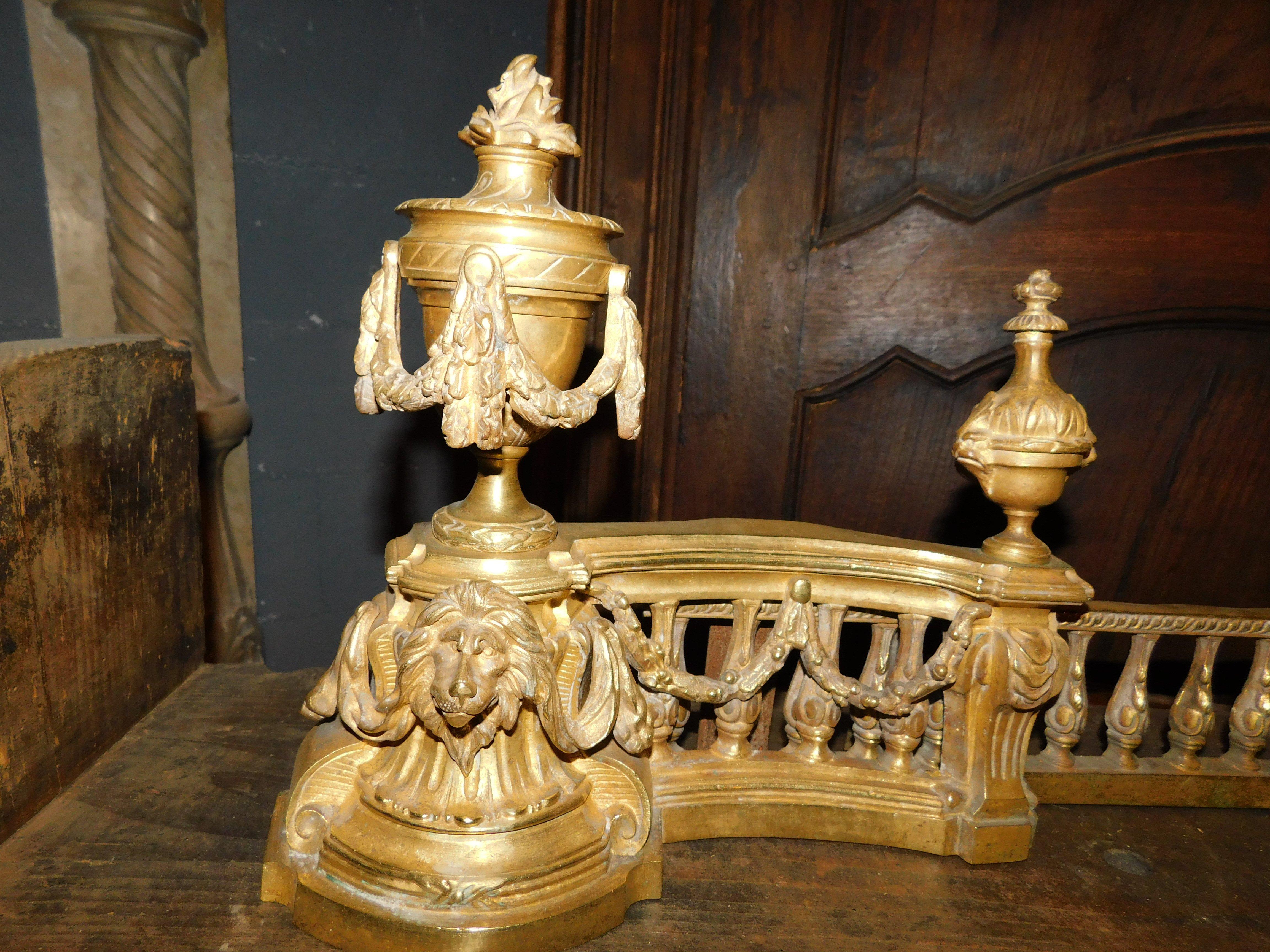 Sculpté Cendrier sculpté avec 4 tasses, Italie en vente