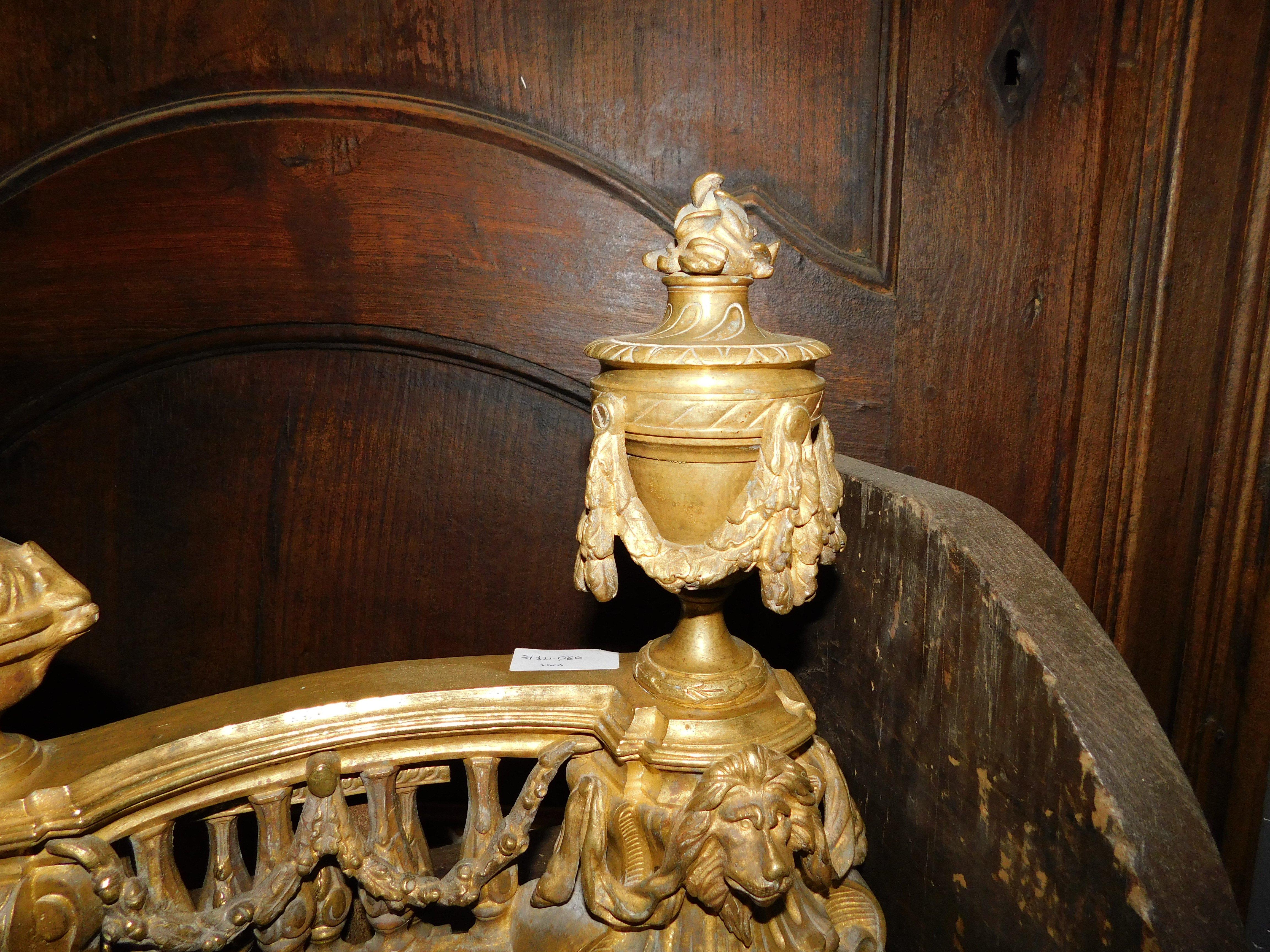 XIXe siècle Cendrier sculpté avec 4 tasses, Italie en vente
