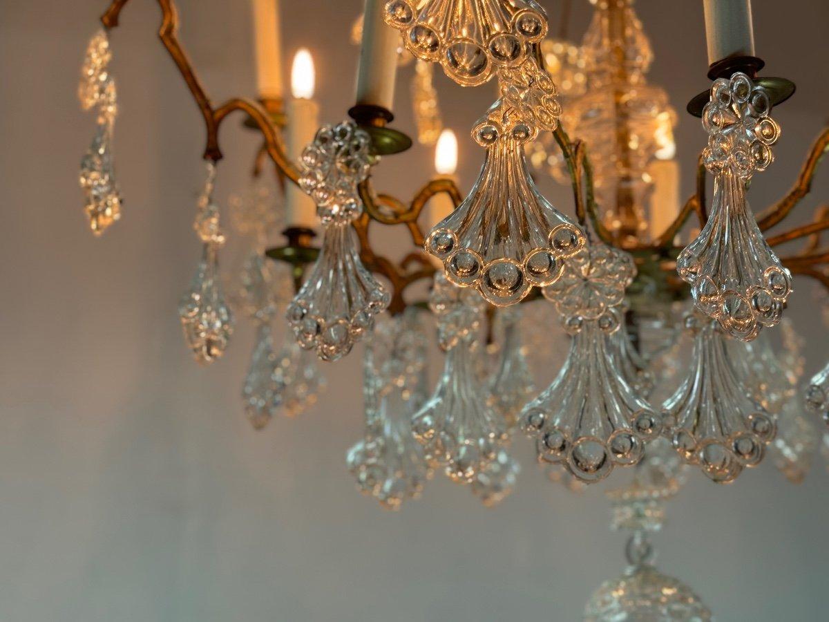Italiano Lampadario a gabbia in bronzo dorato con nappe in vetro con piume di pavone Circa 1800 in vendita