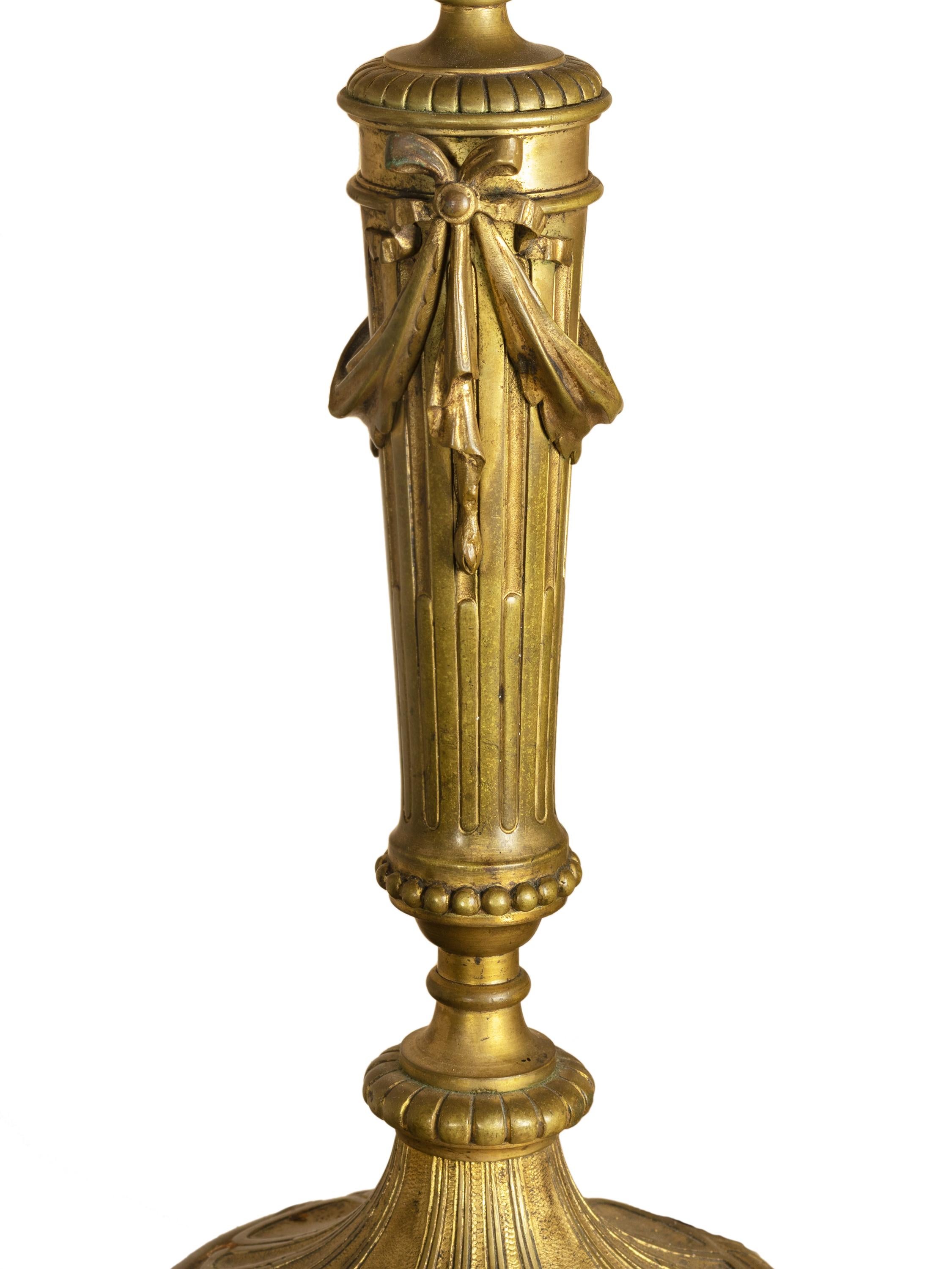 Métal Lampe de table à chandelier en bronze doré, Napoléon III, XIXe siècle en vente