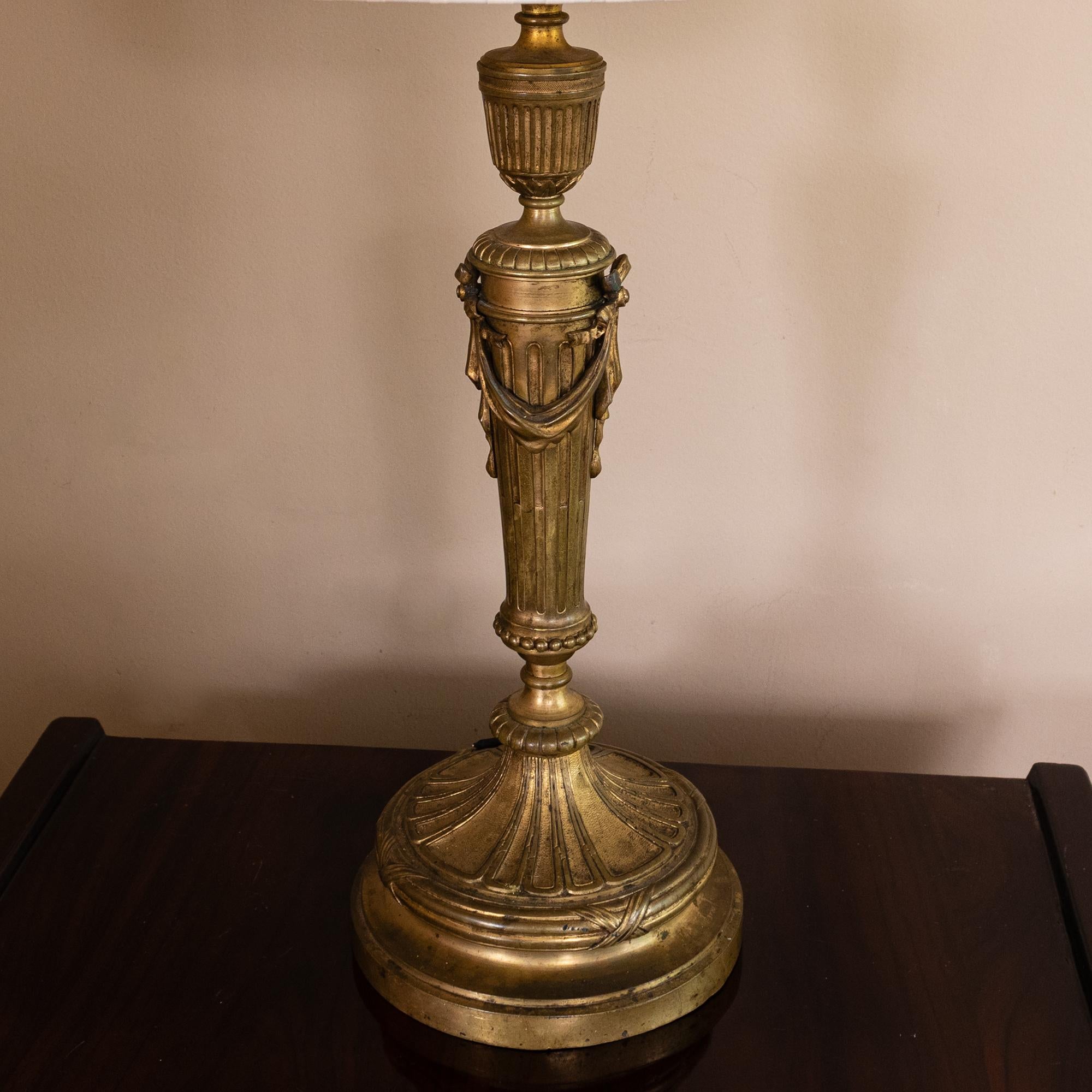 Lampe de table à chandelier en bronze doré, Napoléon III, fin du XIXe siècle Bon état - En vente à Lisbon, PT