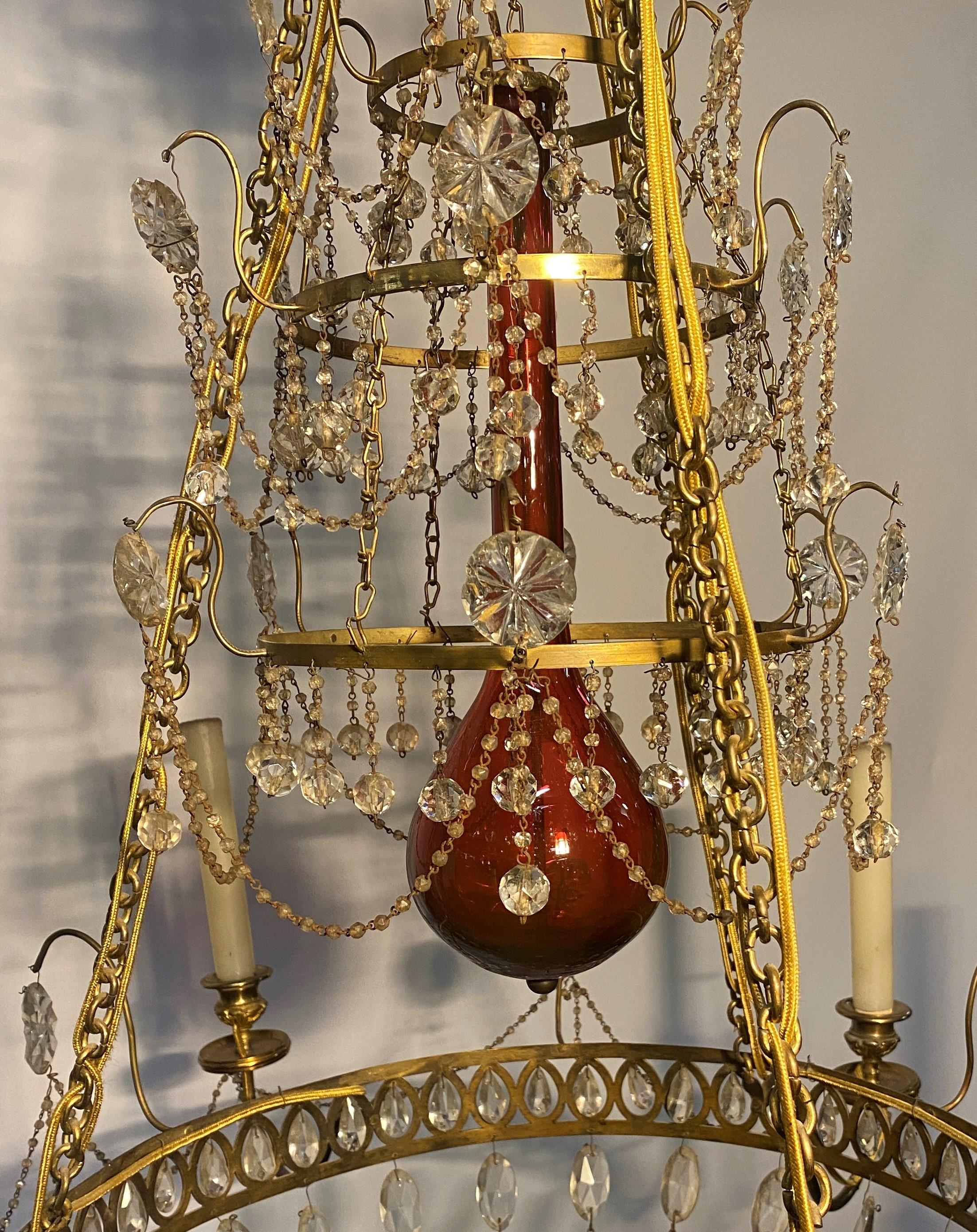  Lustre en bronze doré, cristal taillé et verre rouge. Russie Fin du XVIIIe siècle en vente 4
