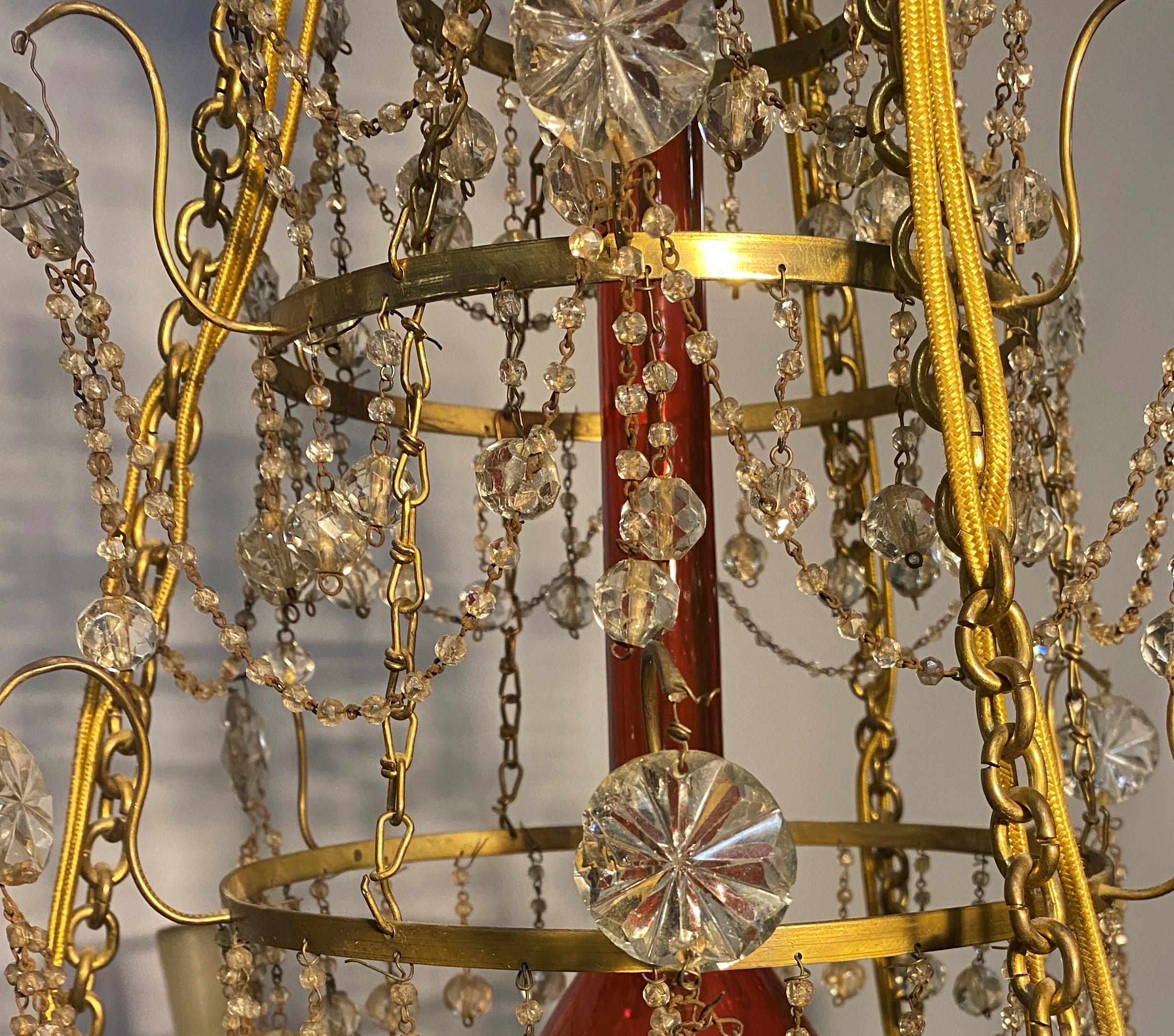 Russe  Lustre en bronze doré, cristal taillé et verre rouge. Russie Fin du XVIIIe siècle en vente
