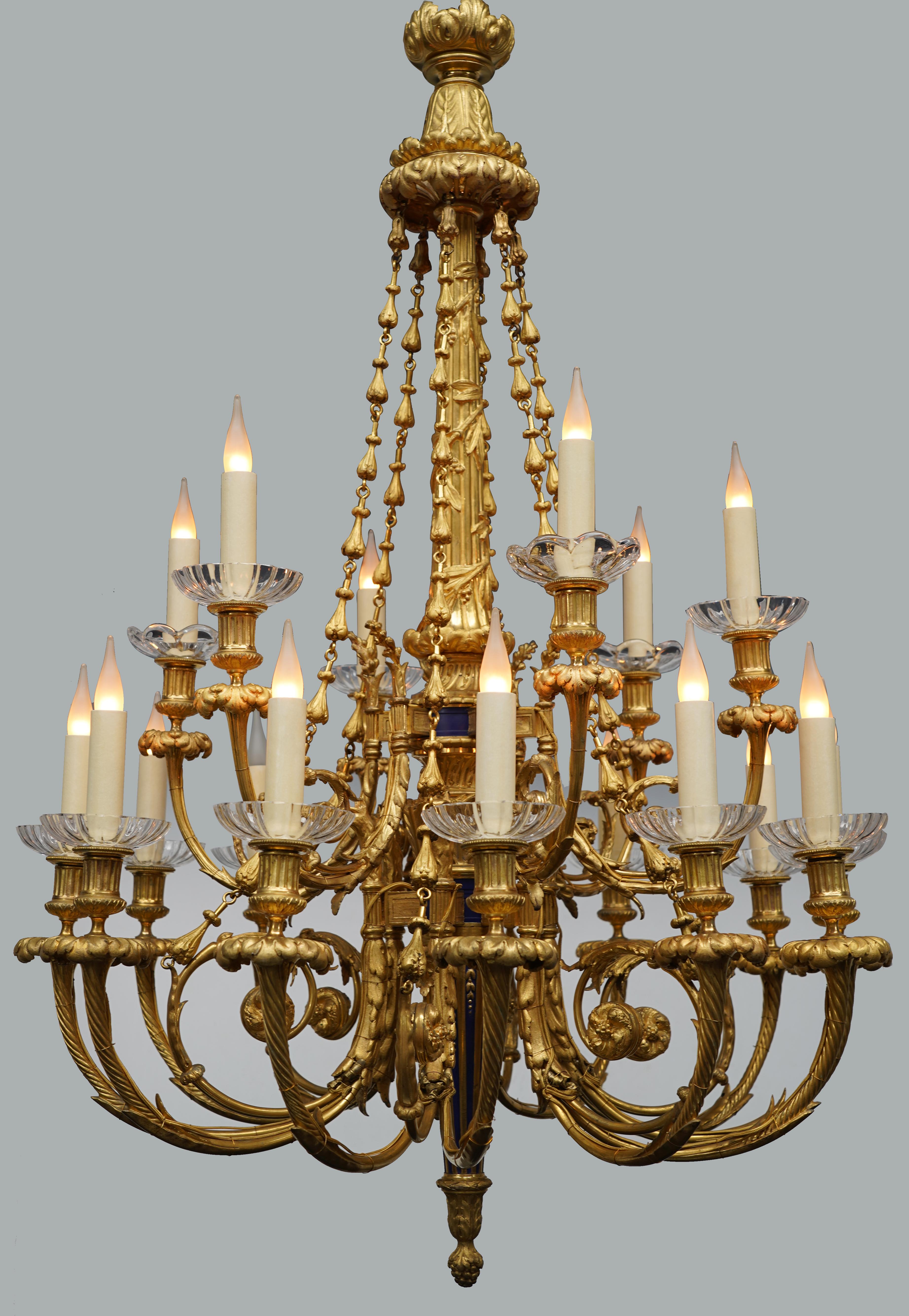 Louis XVI Gilded bronze Chandelier with Eagle Heads attr. to H. Vian, France, circa 1890 For Sale
