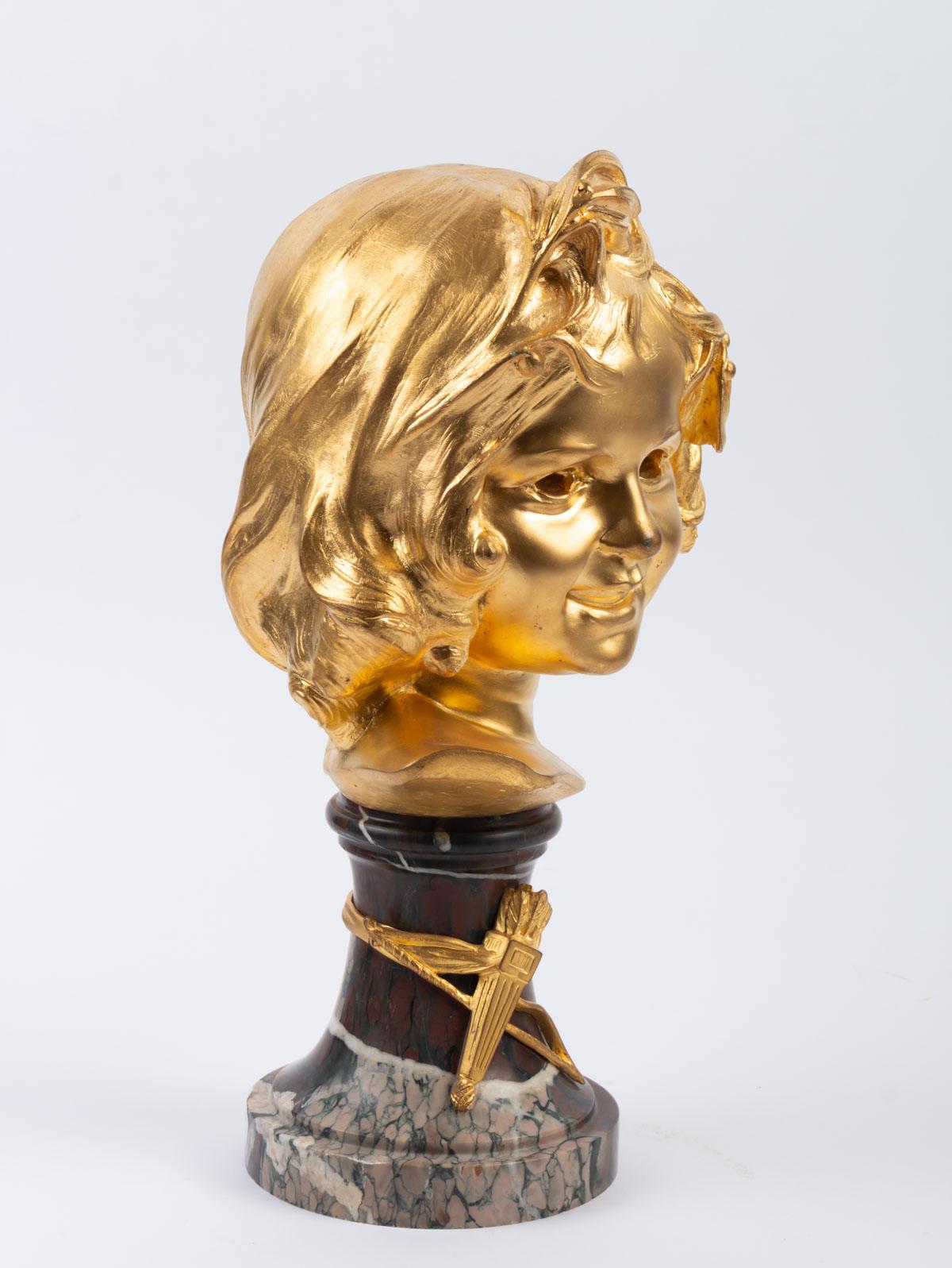 Gilded bronze child's head on marble base by F. Michelet, early 20th century.
Measures: H 35 cm, W 18 cm, D 17 cm.