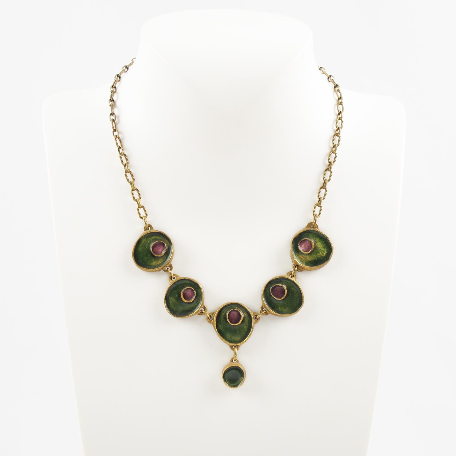 Moderno Collana girocollo in bronzo dorato con smalto verde e viola in vendita