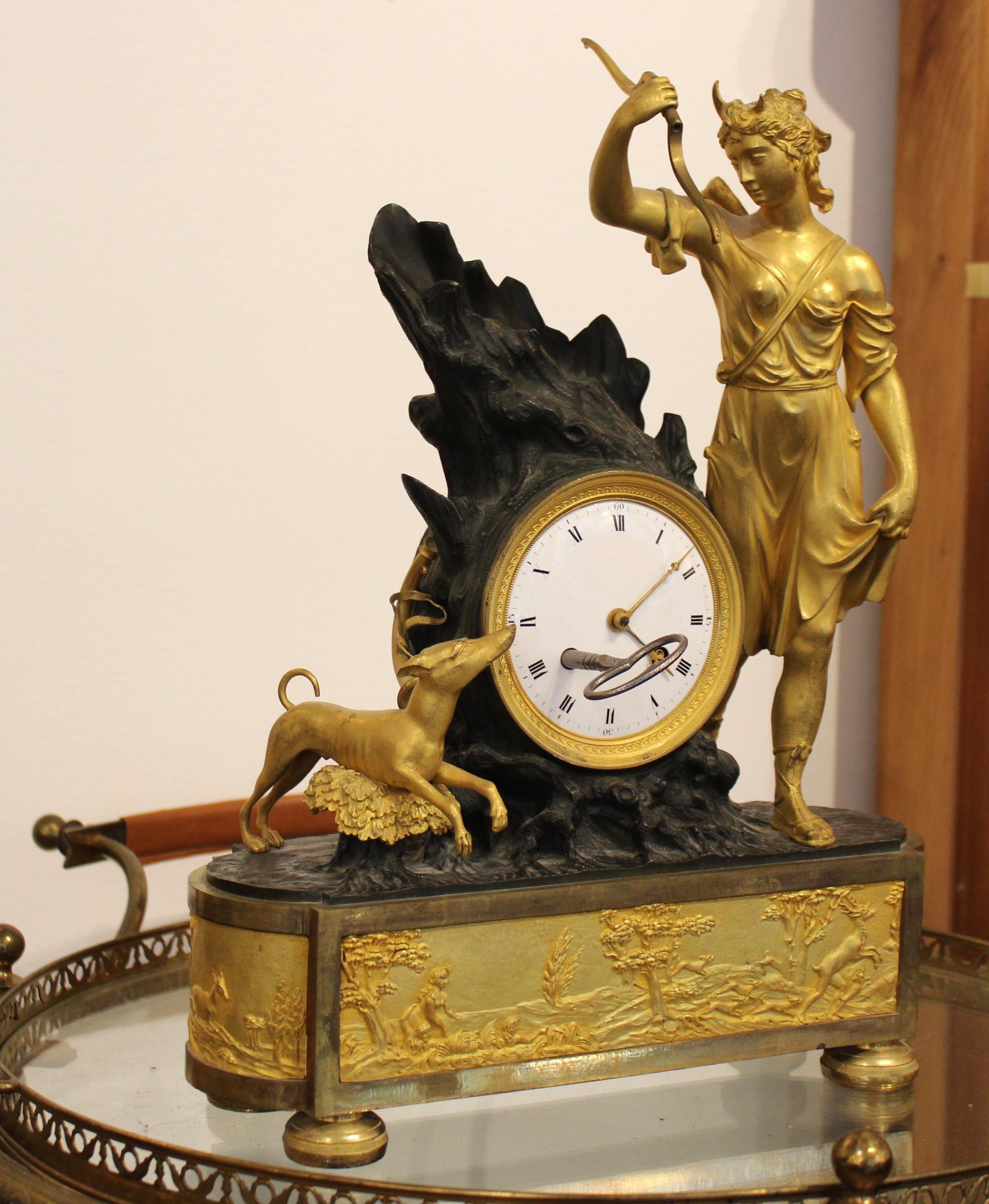Bronze Gilded bronze clock, early 19th century For Sale