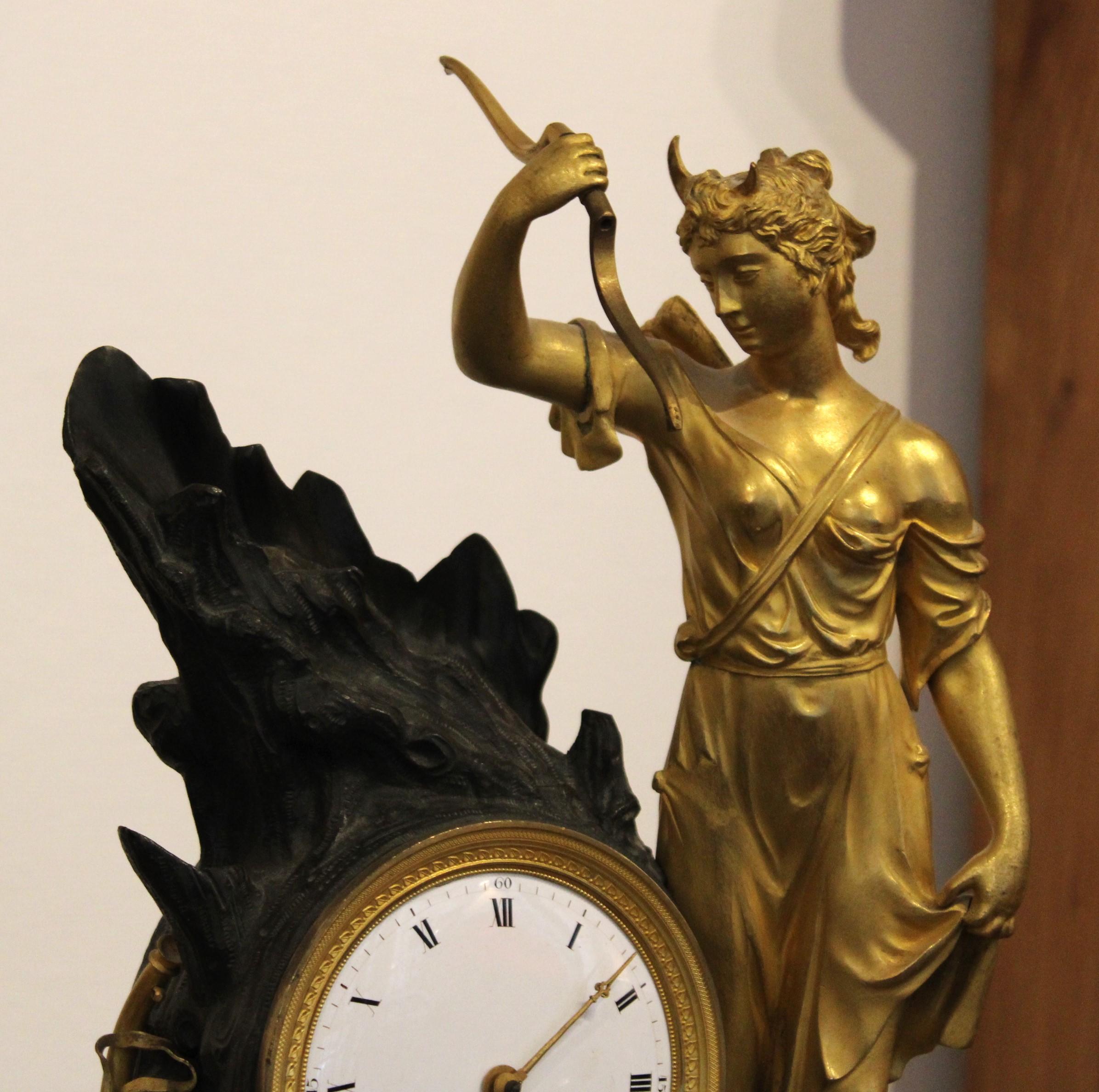 Uhr aus vergoldeter Bronze, frühes 19. Jahrhundert im Angebot 3