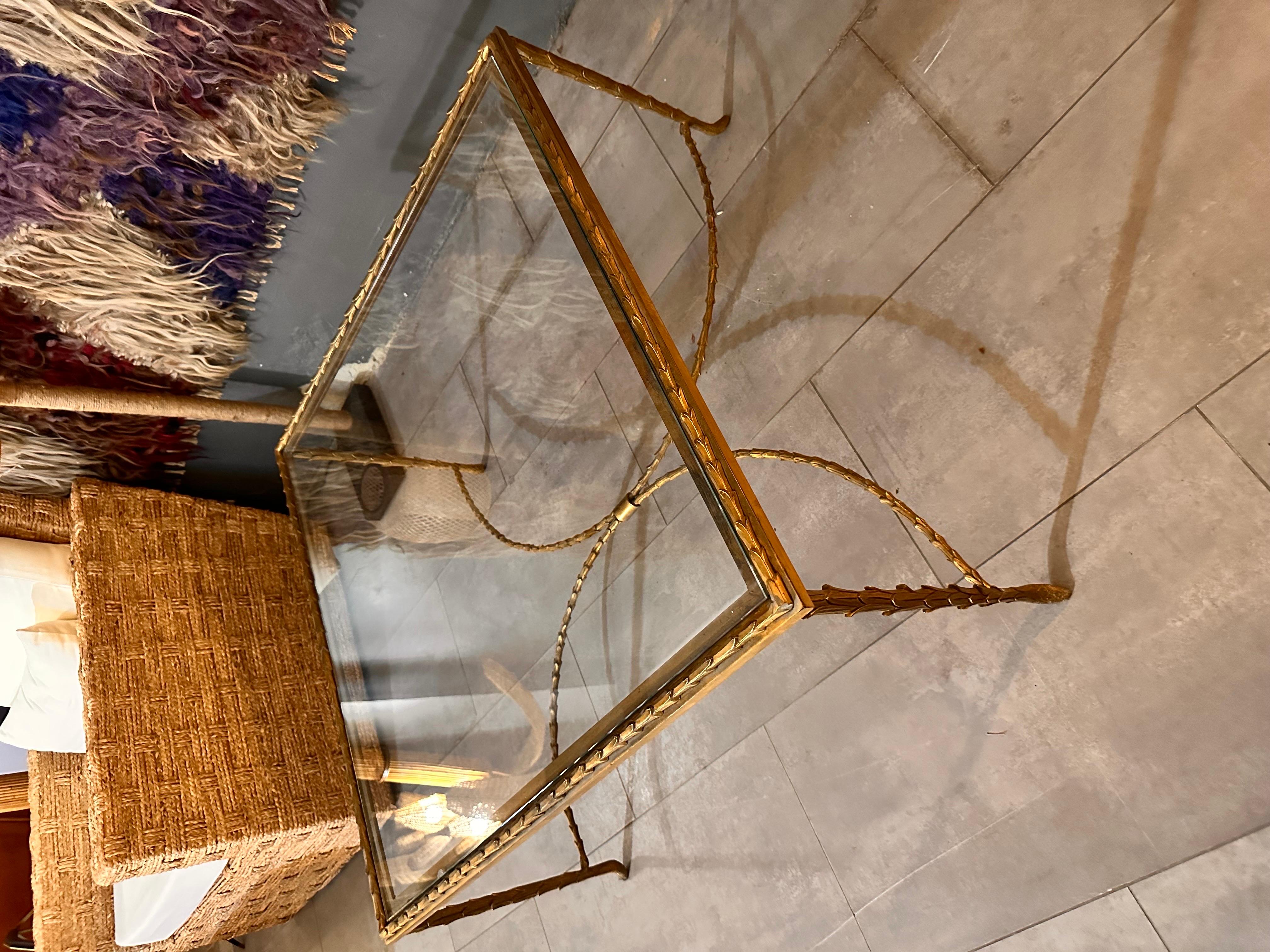 Very elegant square gilded bronze coffee table by Maison Baguès circa 1970. High quality of work. Very good condition.