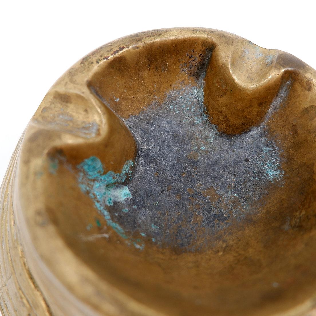 Cendrier pied d'éléphant en bronze doré 1970 en vente 5