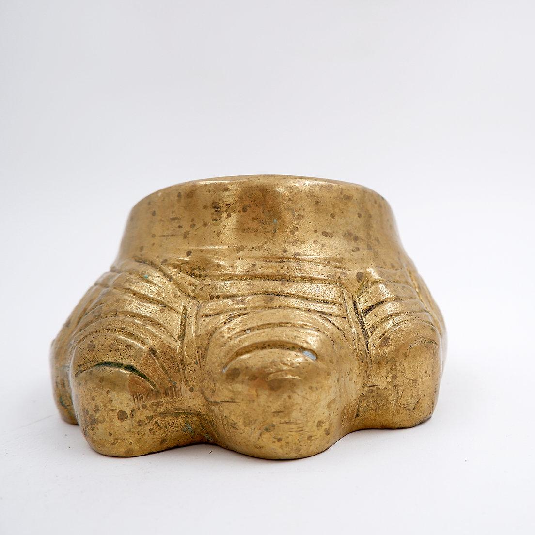 Cendrier pied d'éléphant en bronze doré 1970 en vente 1