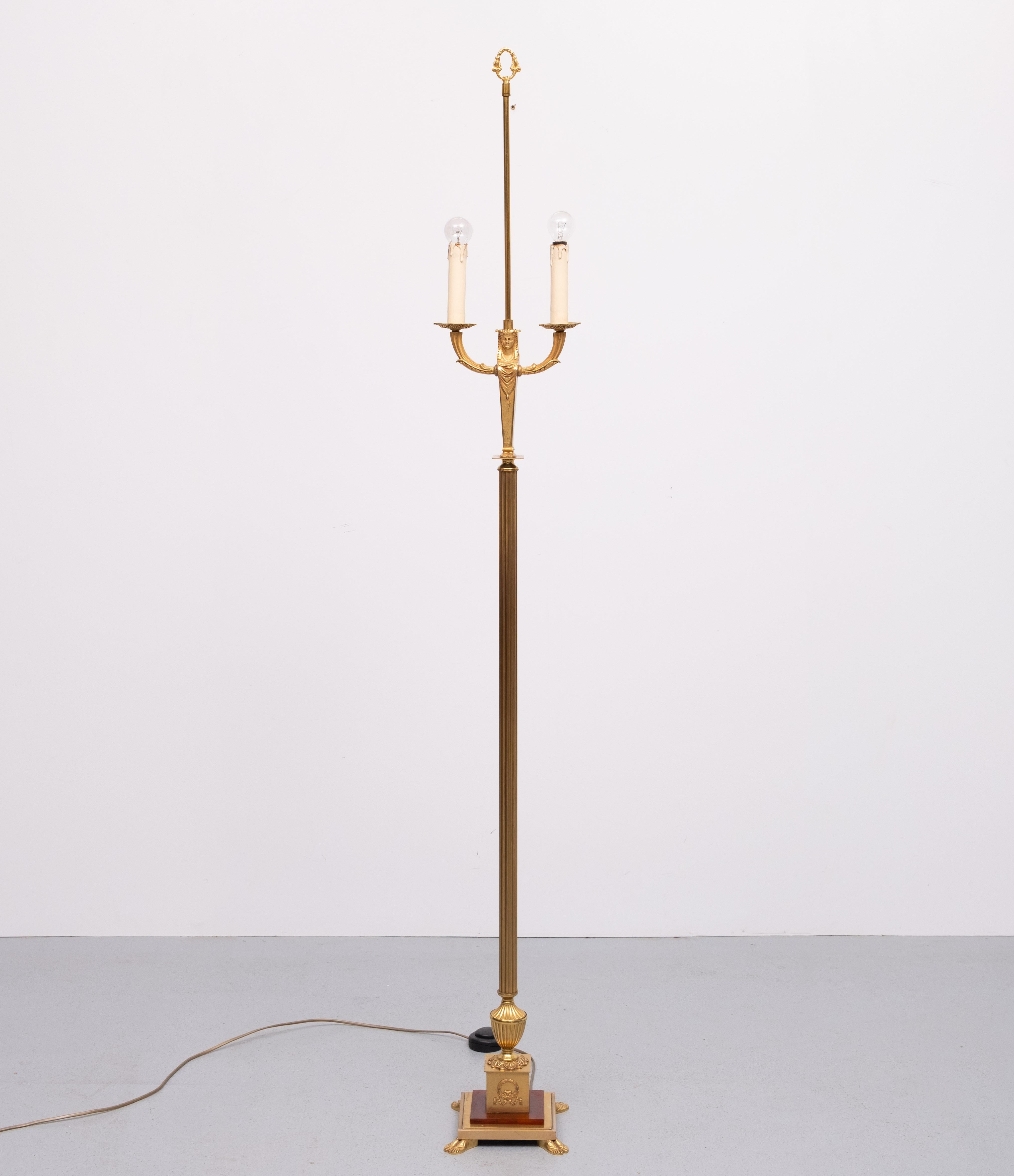 Lámpara de pie Imperio de bronce dorado  Francia Años 50 en venta 1