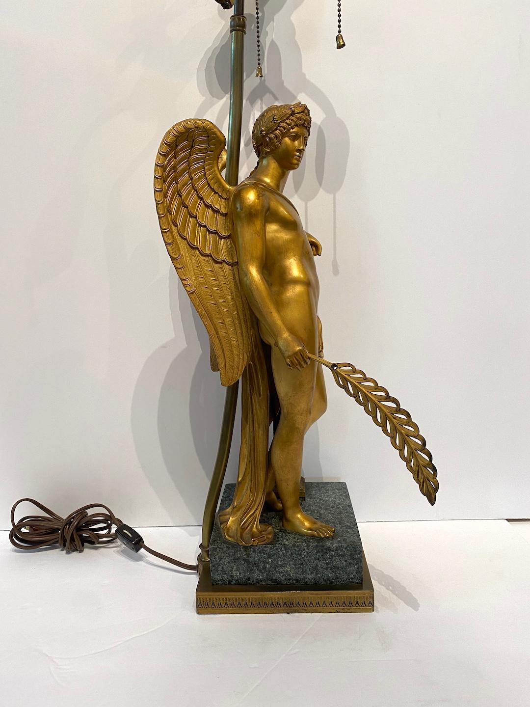 XIXe siècle Lampe figurative en bronze doré en vente