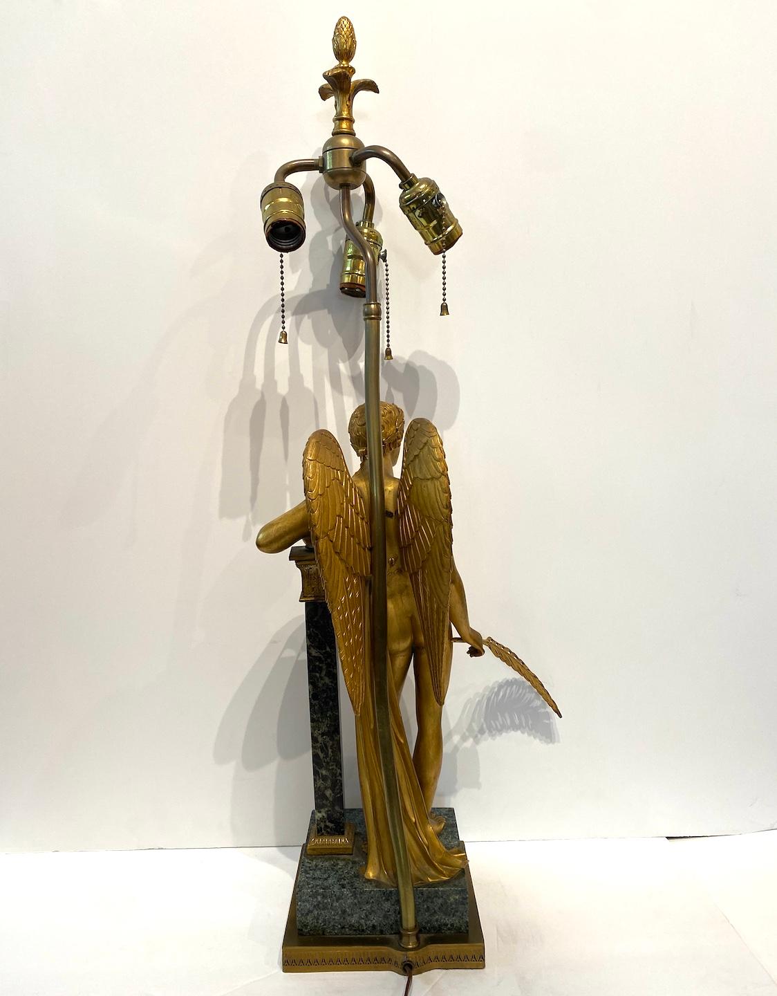 Bronze Lampe figurative en bronze doré en vente