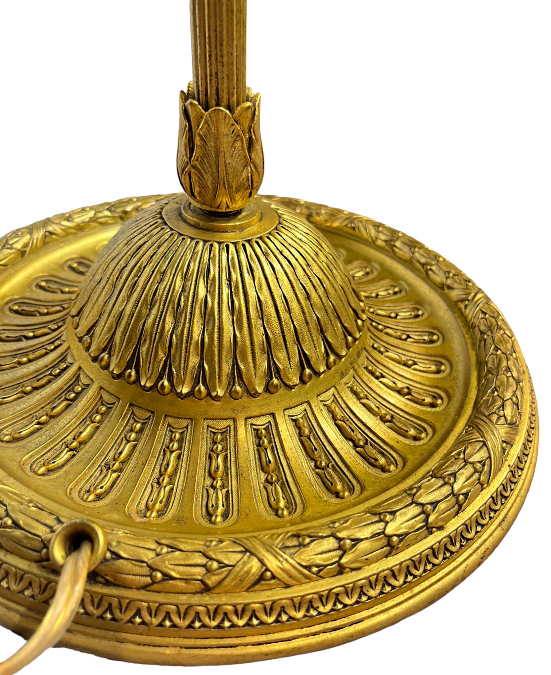 Stehlampe aus vergoldeter Bronze von Edward F. Caldwell & Co im Angebot 1