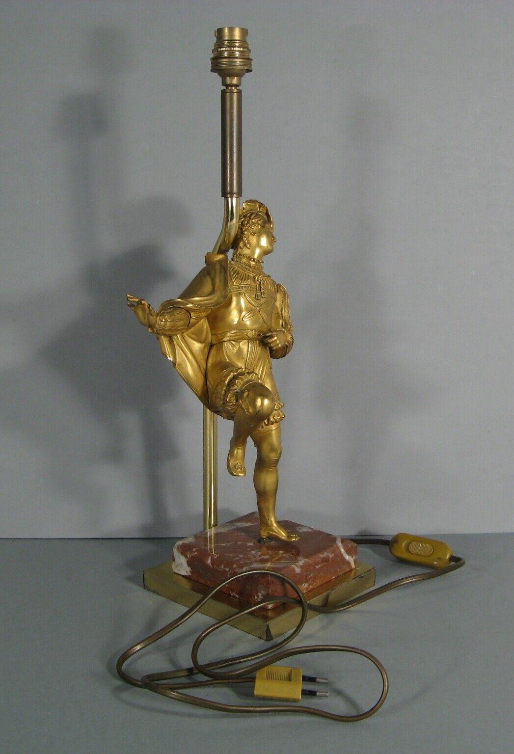 Lámpara de bronce dorado con figura de caballero renacentista - Finales S. XIX - 1Y150 Francés