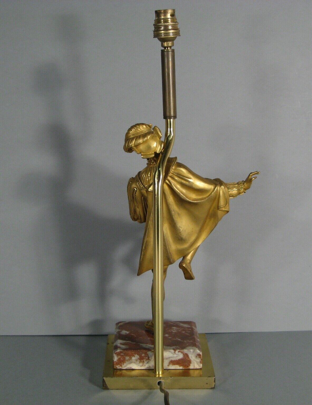 Lámpara de bronce dorado con figura de caballero renacentista - Finales S. XIX - 1Y150 Bronce