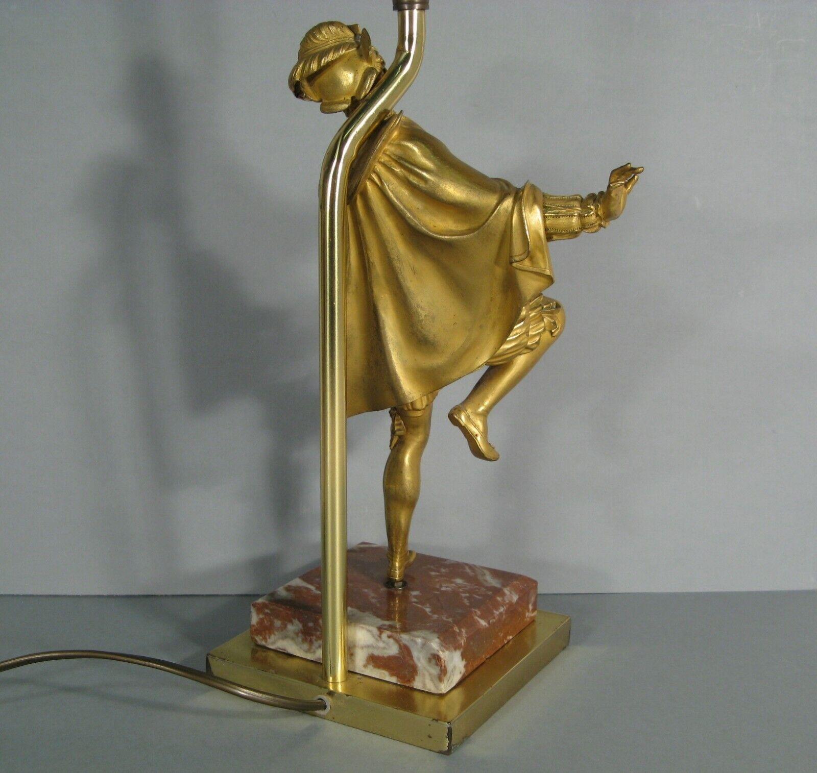 Lámpara de bronce dorado con figura de caballero renacentista - Finales S. XIX - 1Y150 1