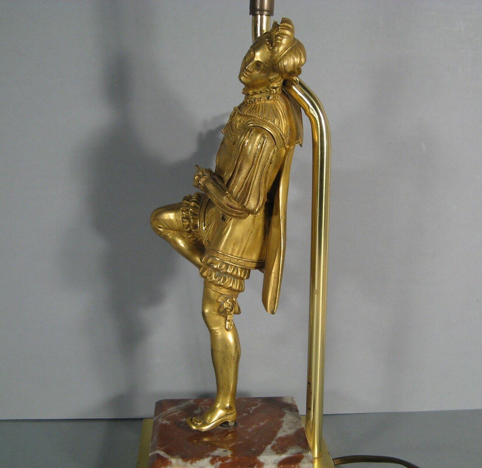 Lámpara de bronce dorado con figura de caballero renacentista - Finales S. XIX - 1Y150 2