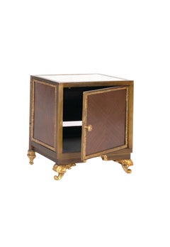 Table de chevet Louis XV en bronze doré, 20e siècle