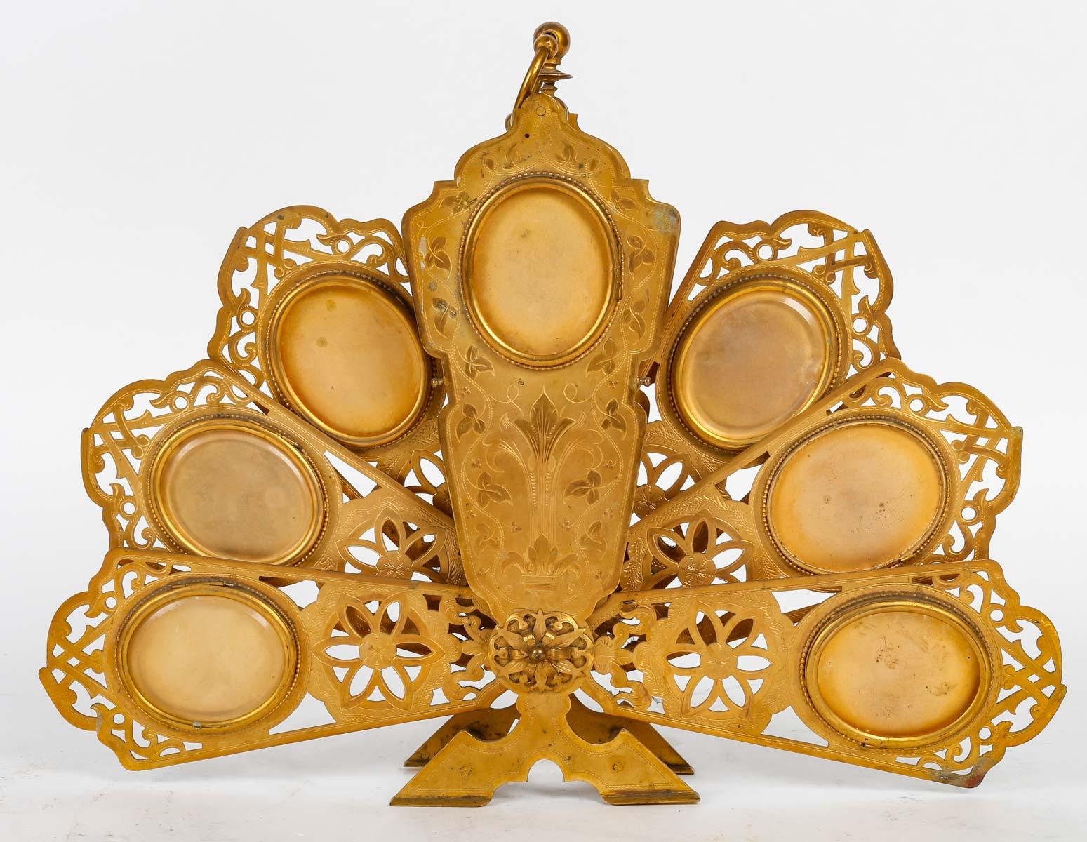 Vergoldeter Fotorahmen aus Bronze, 19. Jahrhundert. im Zustand „Gut“ im Angebot in Saint-Ouen, FR