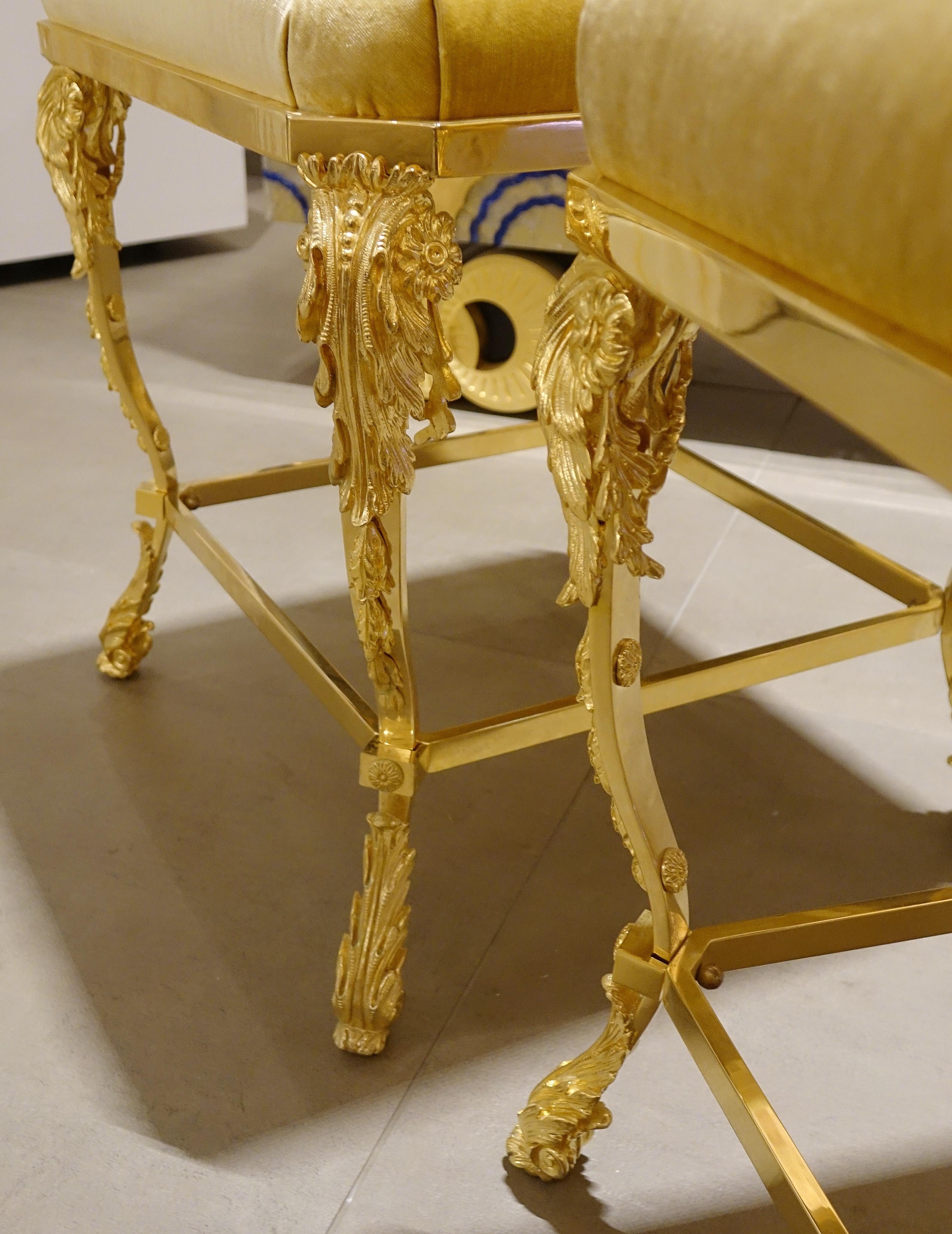 Gilded bronze Pouf stool
Made by the Tosco-Ticciati company.
Unique pieces, in perfect condition.
Measurements: 52 x 51 H 56cm
Tosco Ticciati, a long tradition of wisdom and artisanal heritage.

Born in the early 1970s, as an artisan workshop