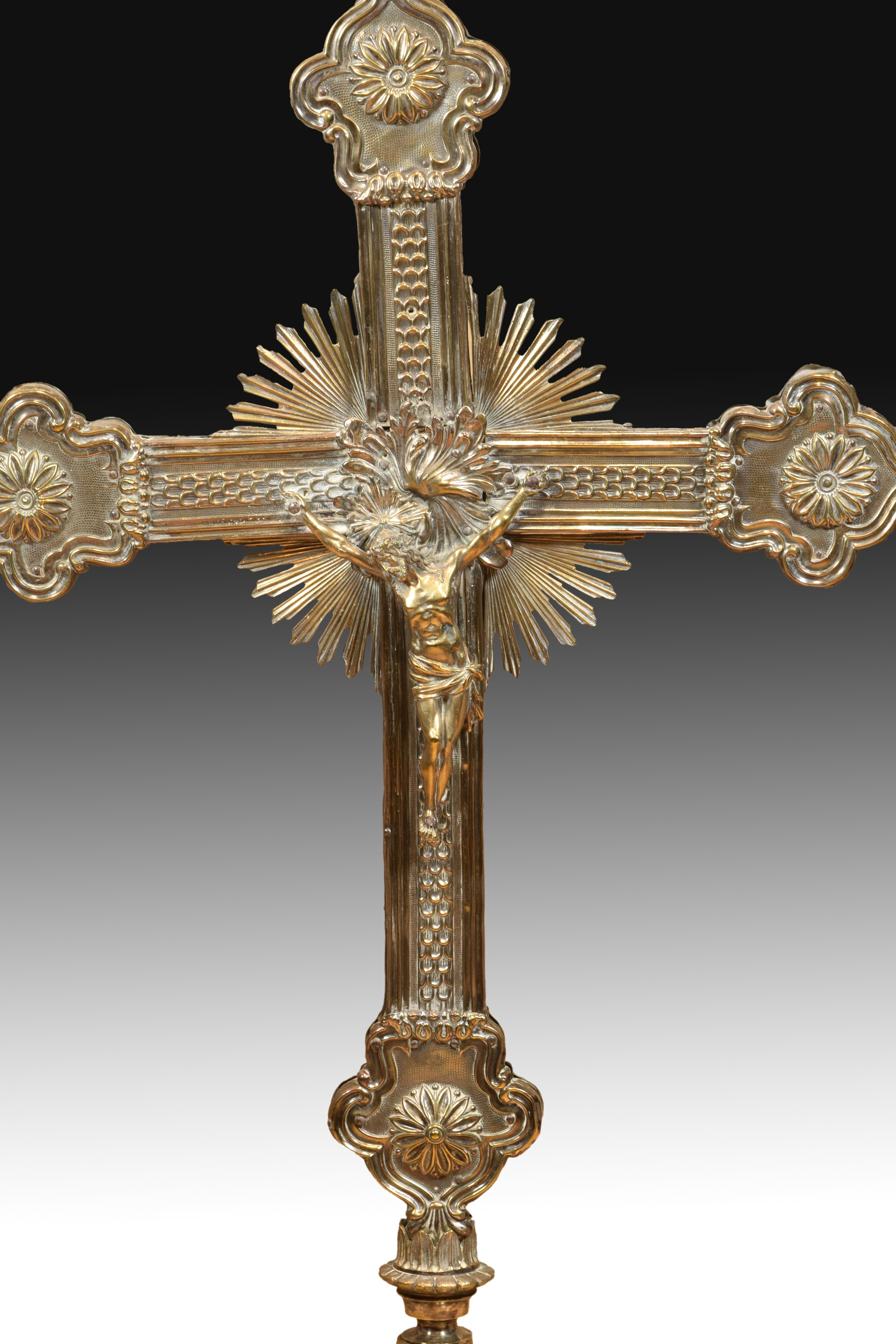 Baroque Top croix de procession en bronze doré, 20e siècle, d'après des modèles antérieurs en vente