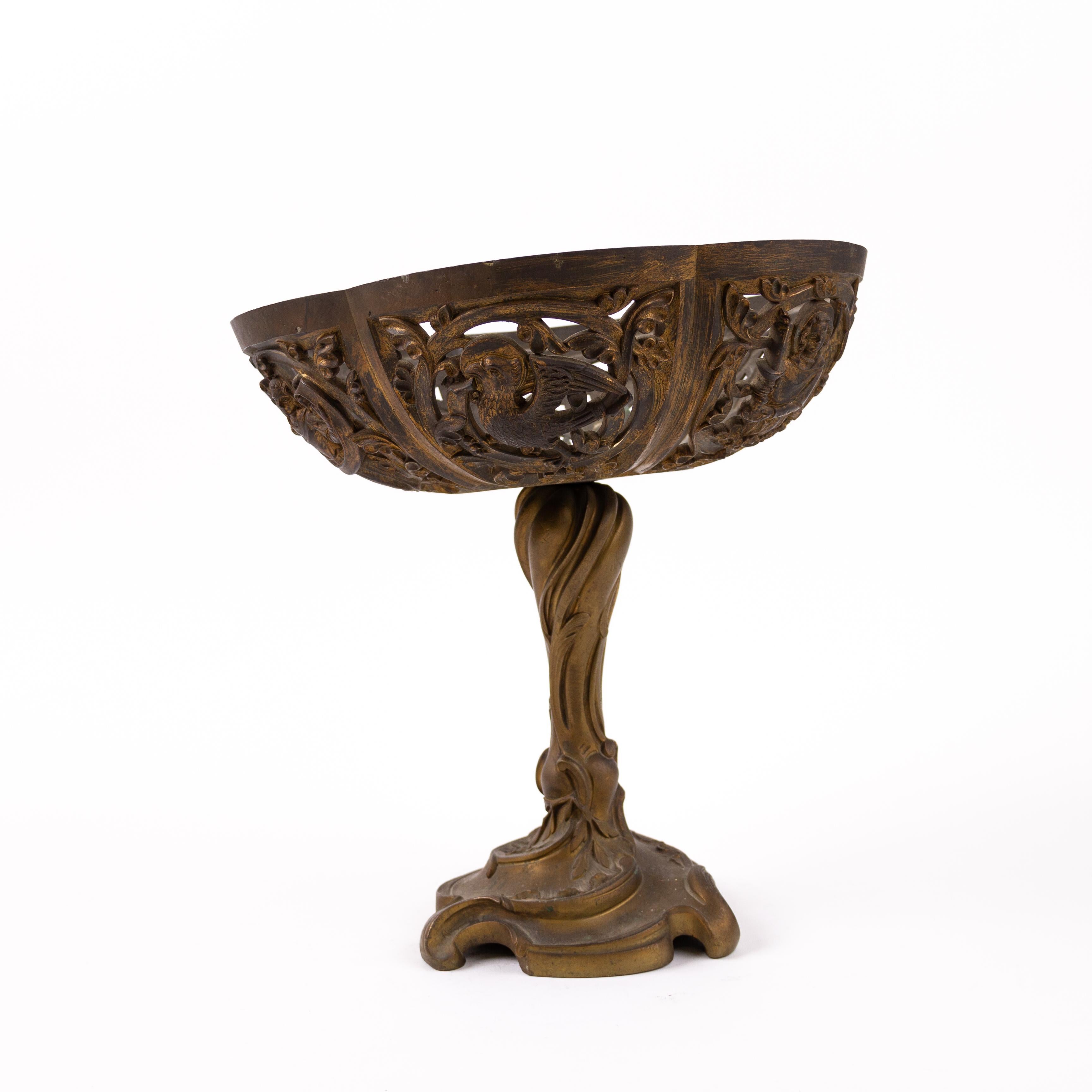 Les Saints Tazza religieux en bronze doré 19ème siècle Bon état - En vente à Nottingham, GB